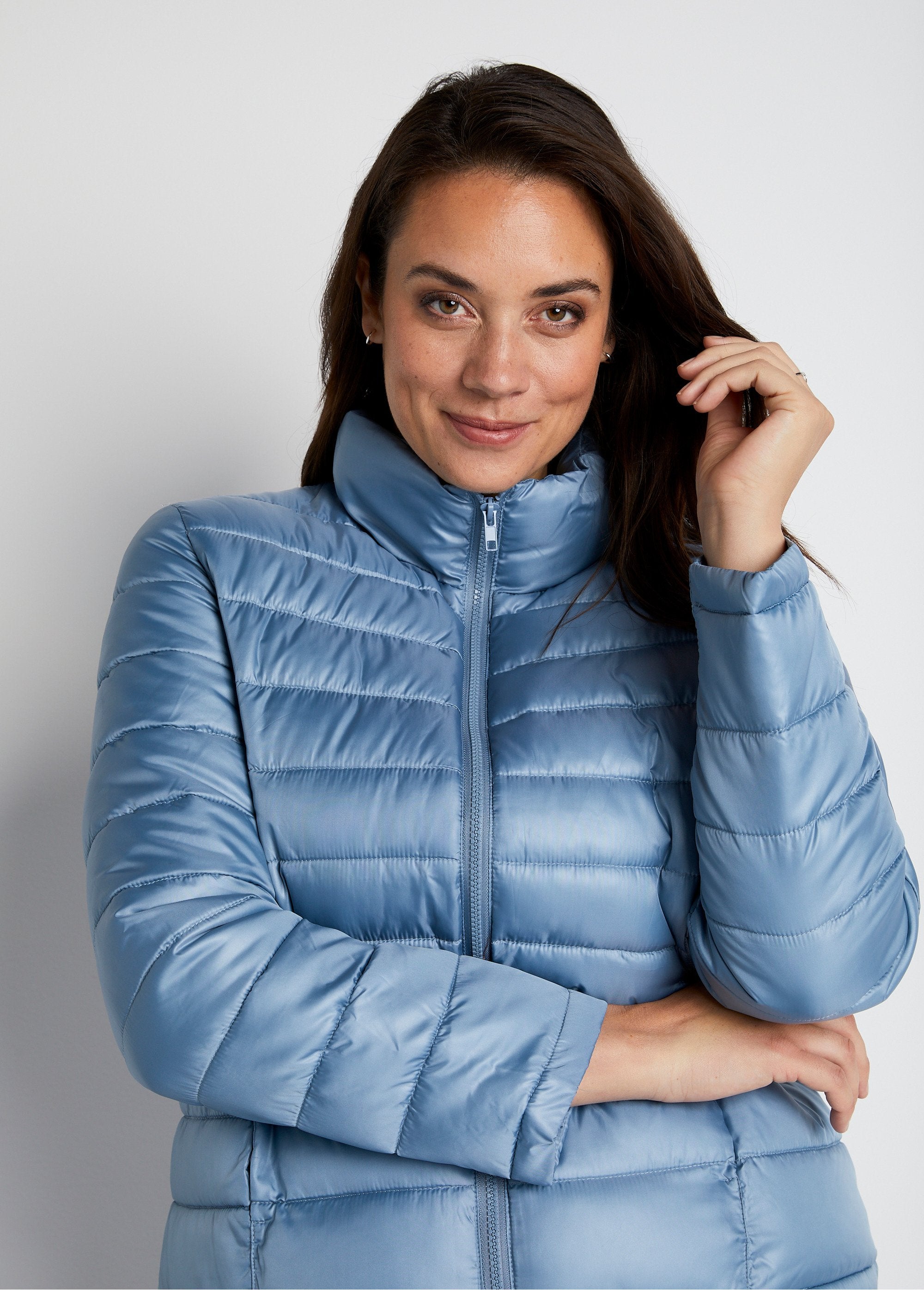 Anorak_corto_con_cremallera_y_manga_larga_Azul_hielo_DE1_curvy