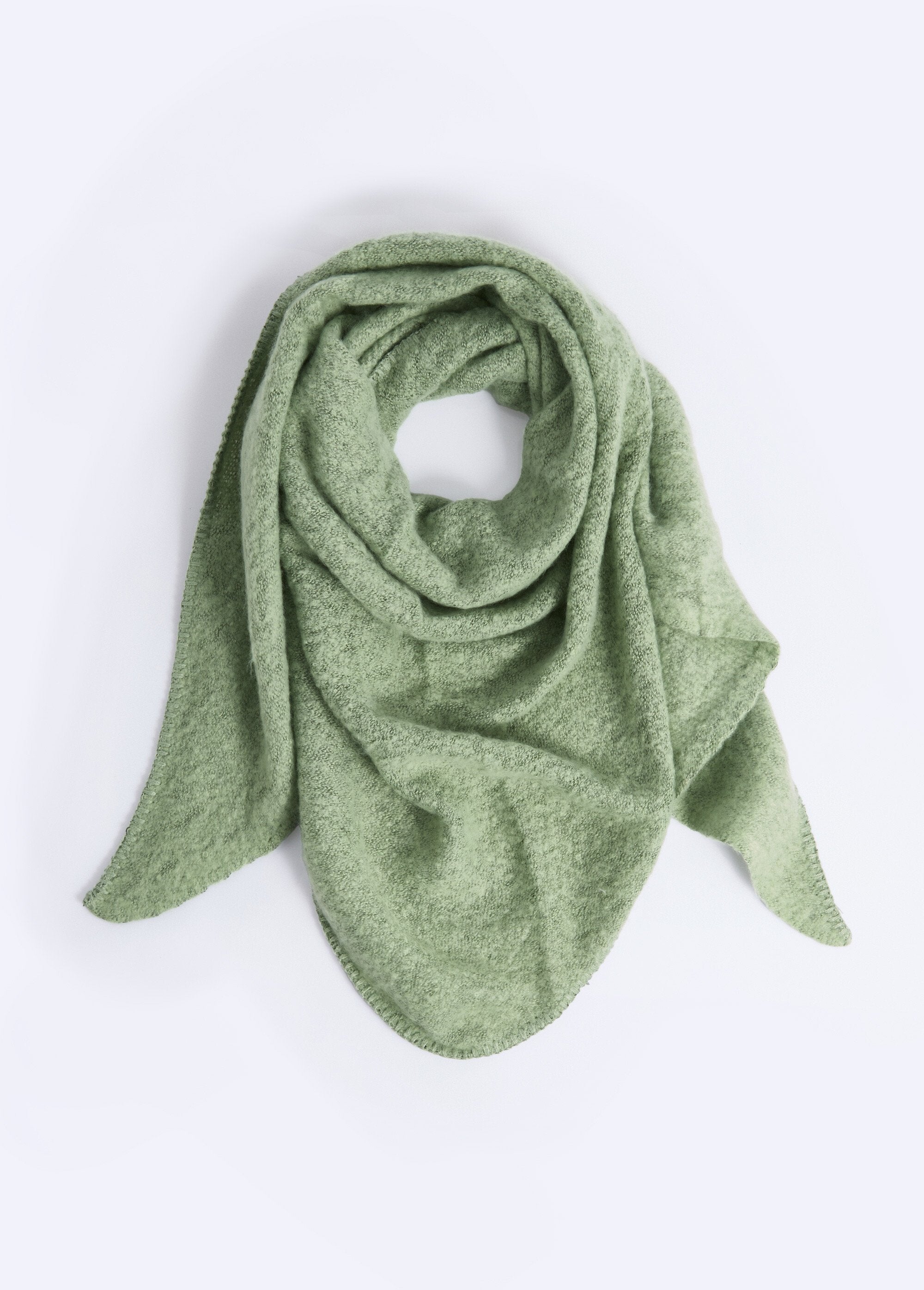 Bufanda_triangular_de_punto_suave_y_cálida_Verde_FA1_slim