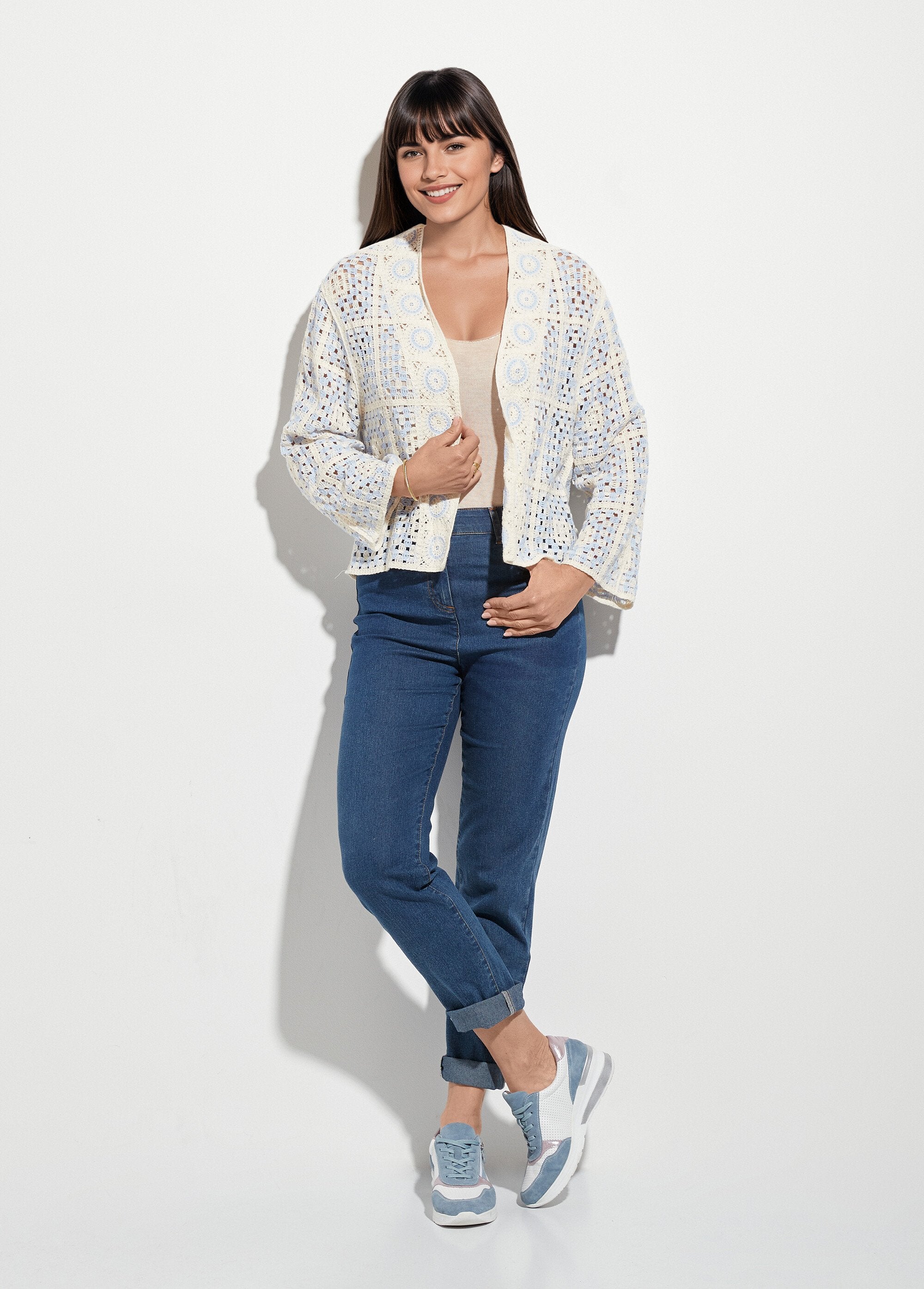 Cárdigan_corto_de_crochet_de_borde_a_borde_Crudo_y_azul_cielo_SF1_slim
