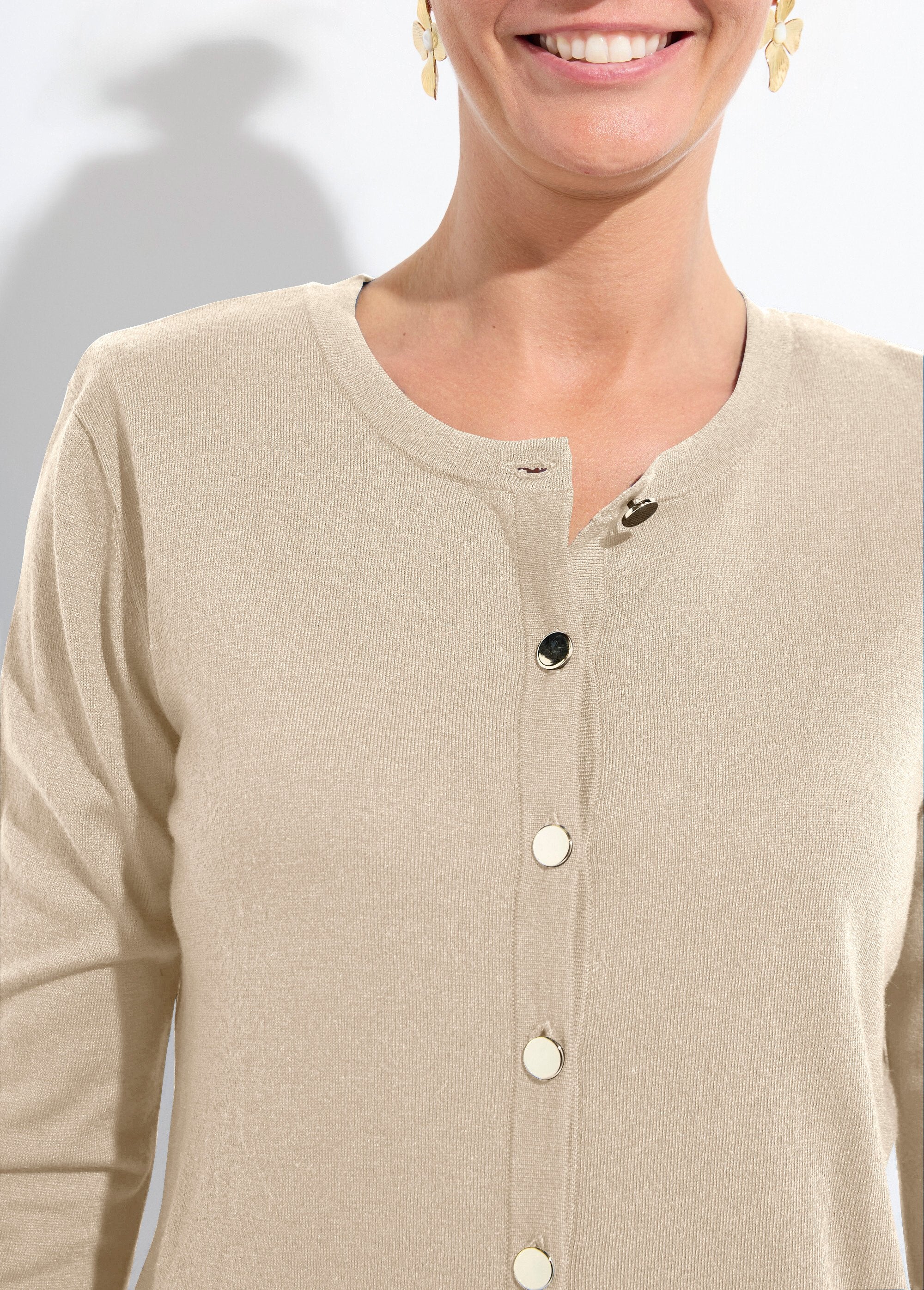 Cárdigan_fino_de_cuello_redondo_abotonado_en_jersey_liso_con_lana_merino_Cadena_DE1_slim