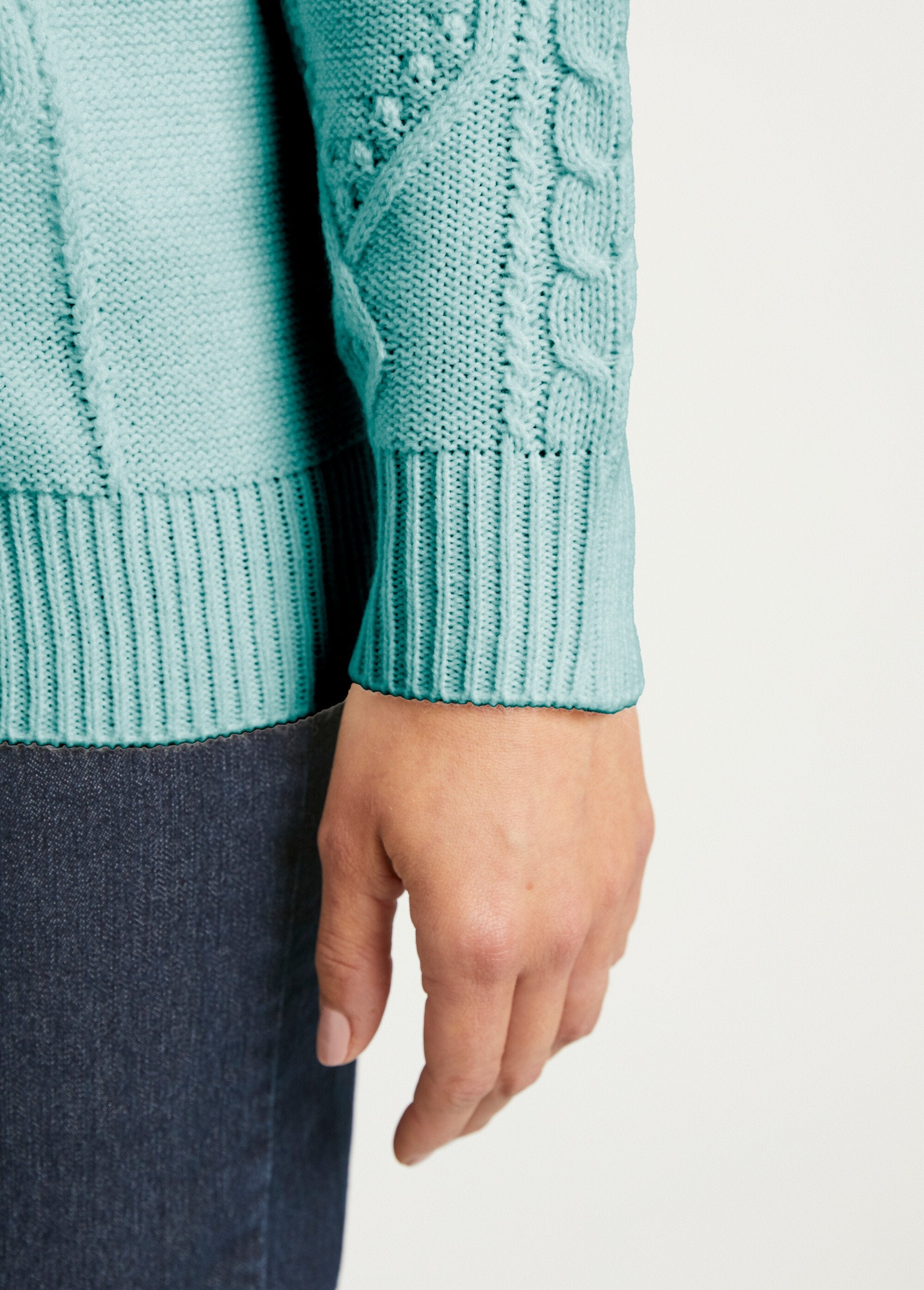 Cárdigan_cálido_con_cremallera_y_cuello_alto_con_ochos_Verde_DE2_slim