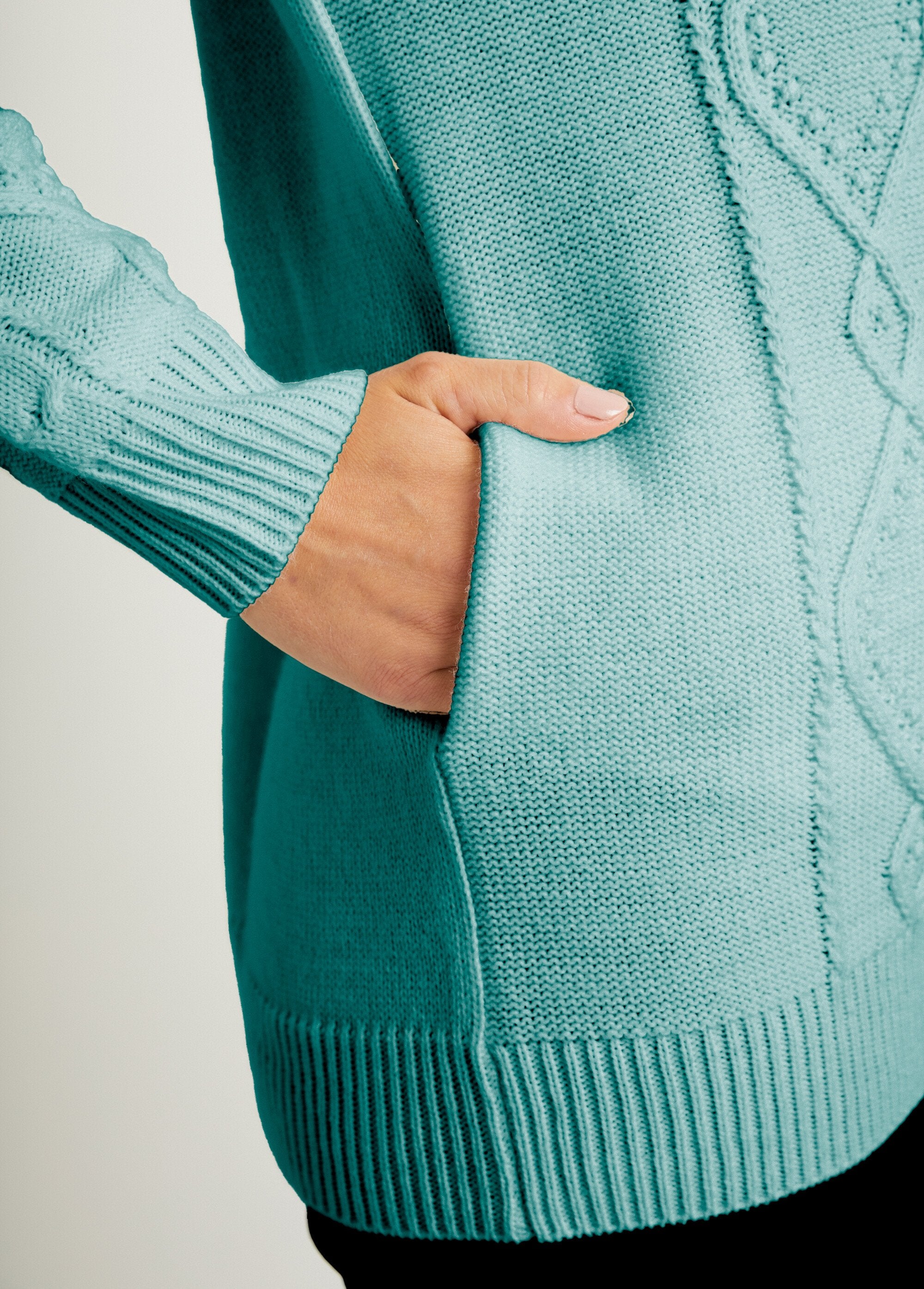 Cárdigan_cálido_con_cremallera_y_cuello_alto_con_ochos_Verde_DE3_slim