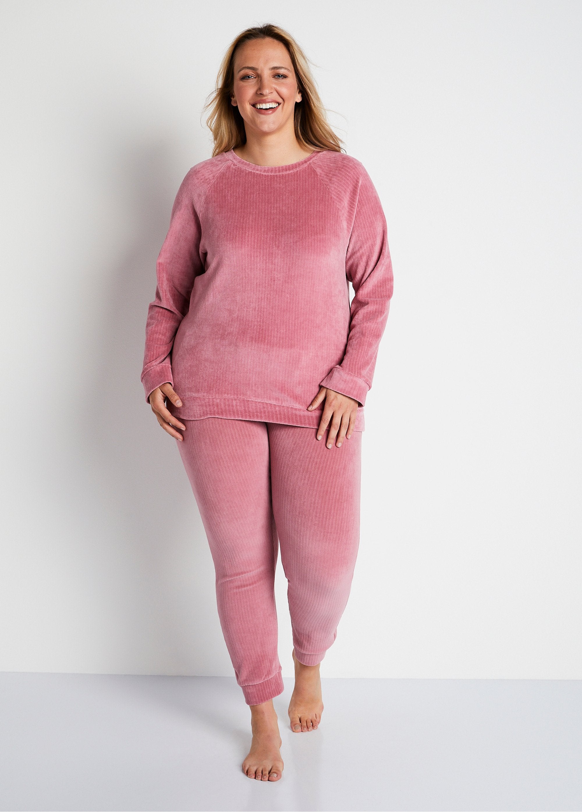 Top_de_pijama_tipo_sudadera_de_pana_Madera_de_rosa_SF1_curvy