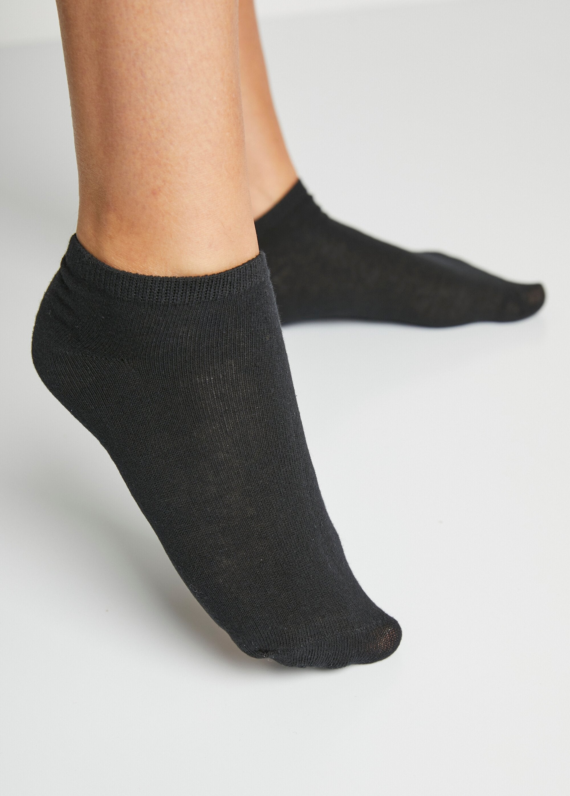 Calcetines_discretos_hasta_el_tobillo_lote_negro3_DE1_slim