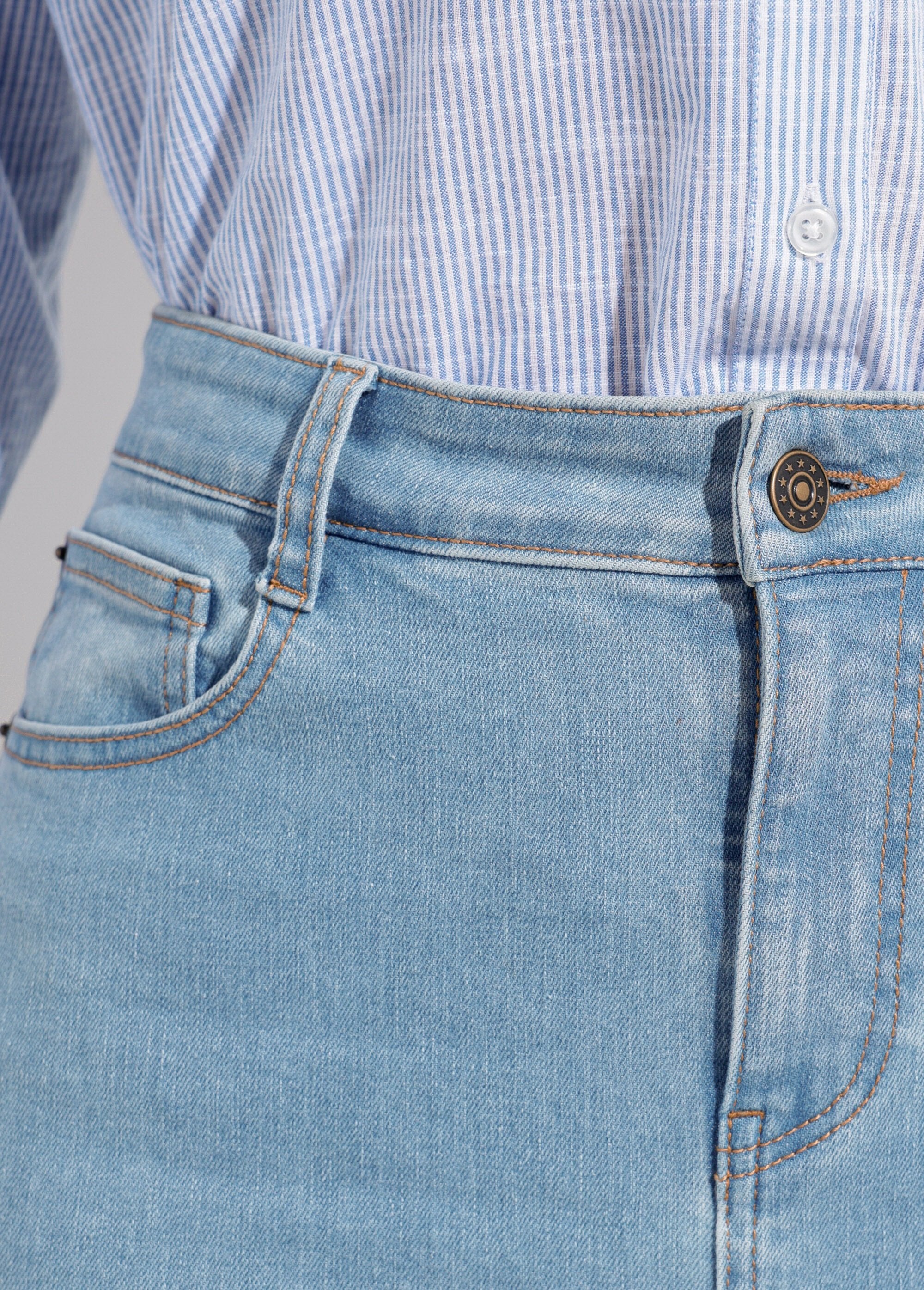 Vaqueros_rectos_de_cintura_alta_Blanqueado_DE1_slim