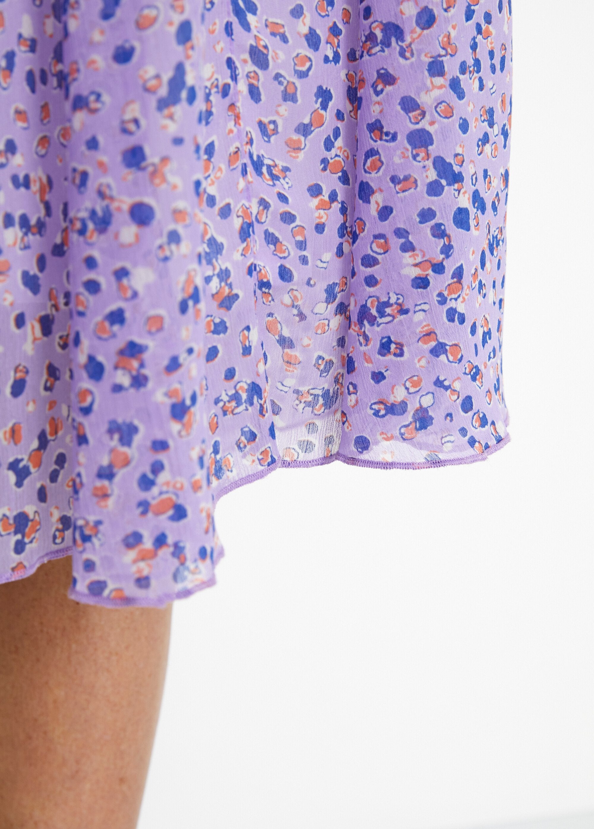 Falda_midi_de_vuelo_de_gasa_estampada_lila_y_azul_DE3_slim