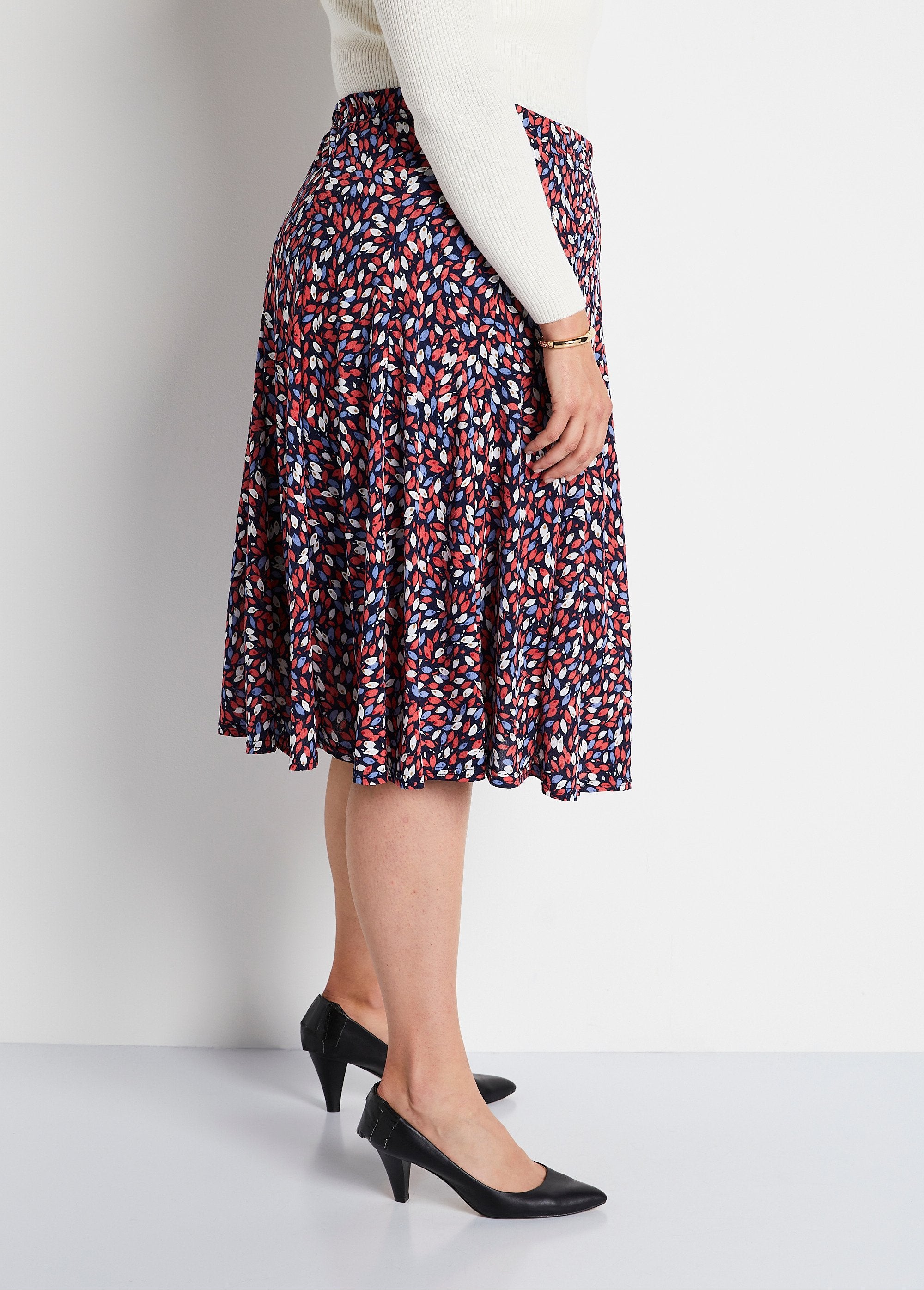 Falda_midi_evasé_de_punto_estampado_rojo_y_azul_DR1_curvy