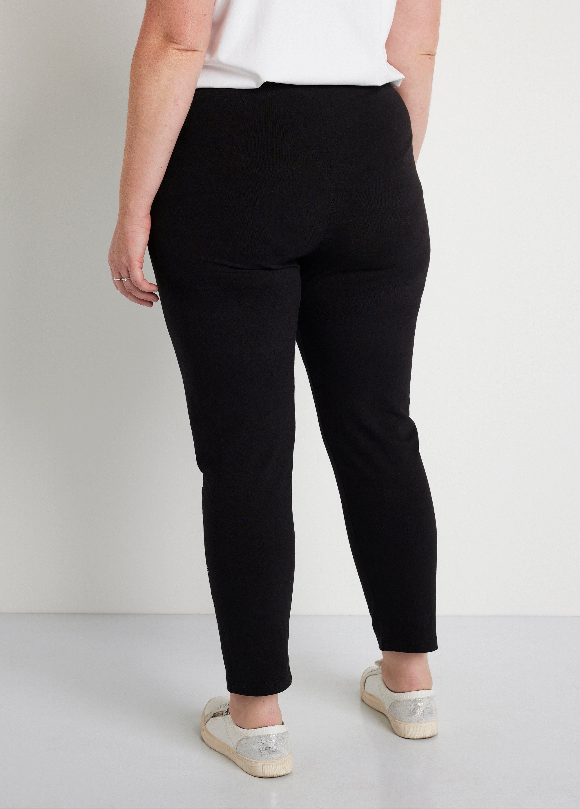 Legging_liso_corto_con_cinturilla_elástica_Negro_DO1_curvy