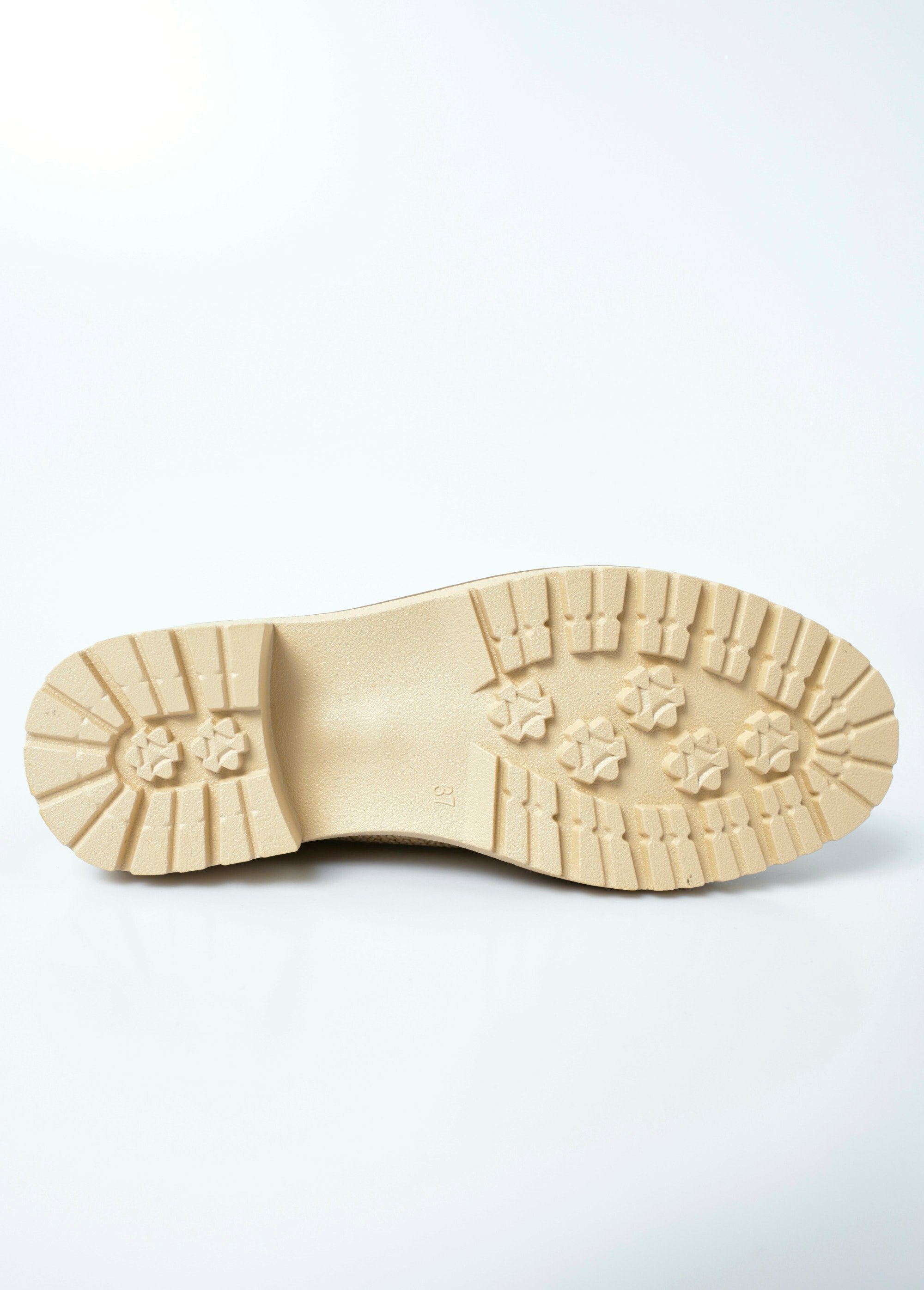 Mocasín_bimaterial_con_efecto_tejido_y_ante_Beige_UN1_slim