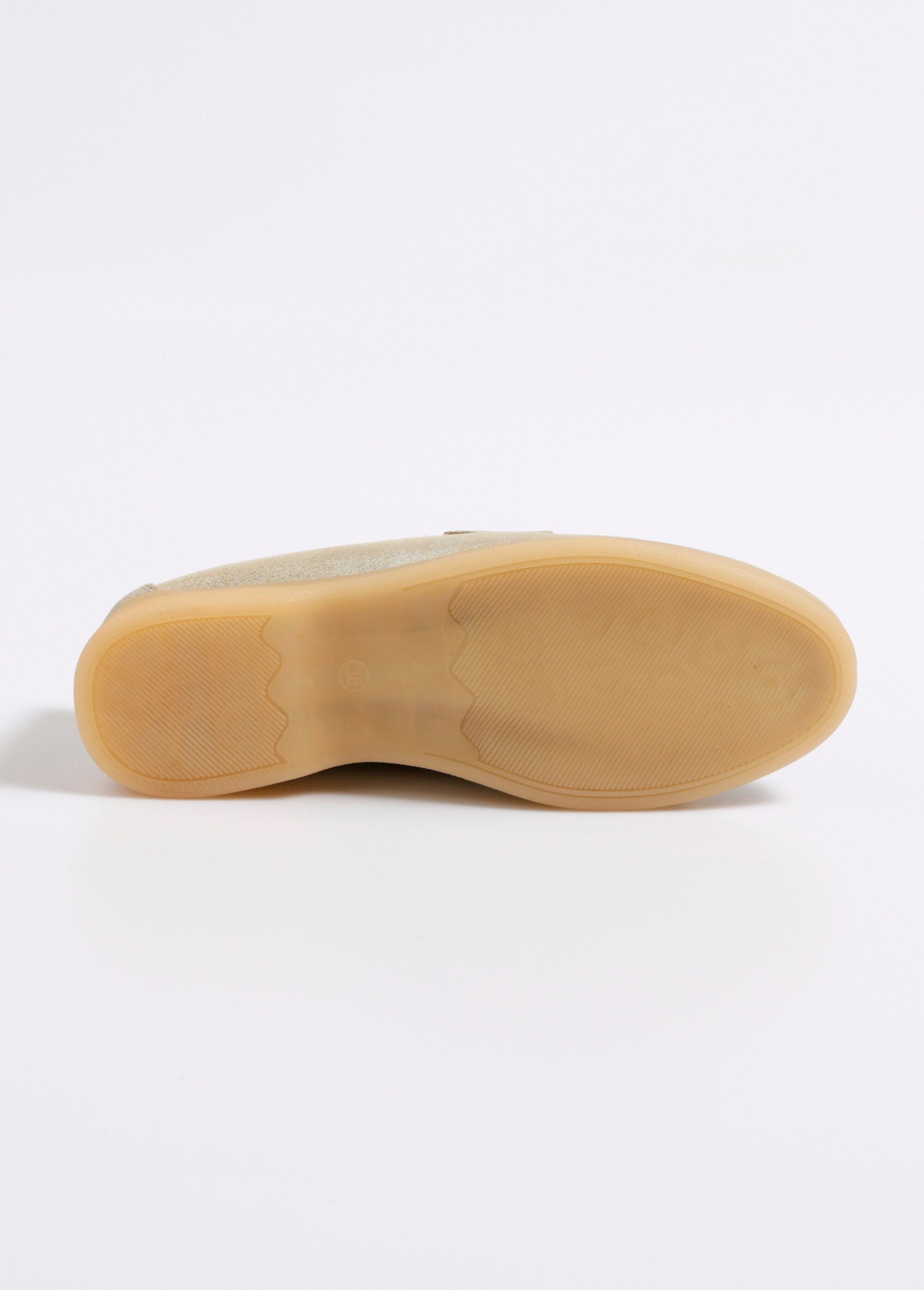 Mocasín_de_ante_con_suela_antideslizante_Dorado_UN1_slim