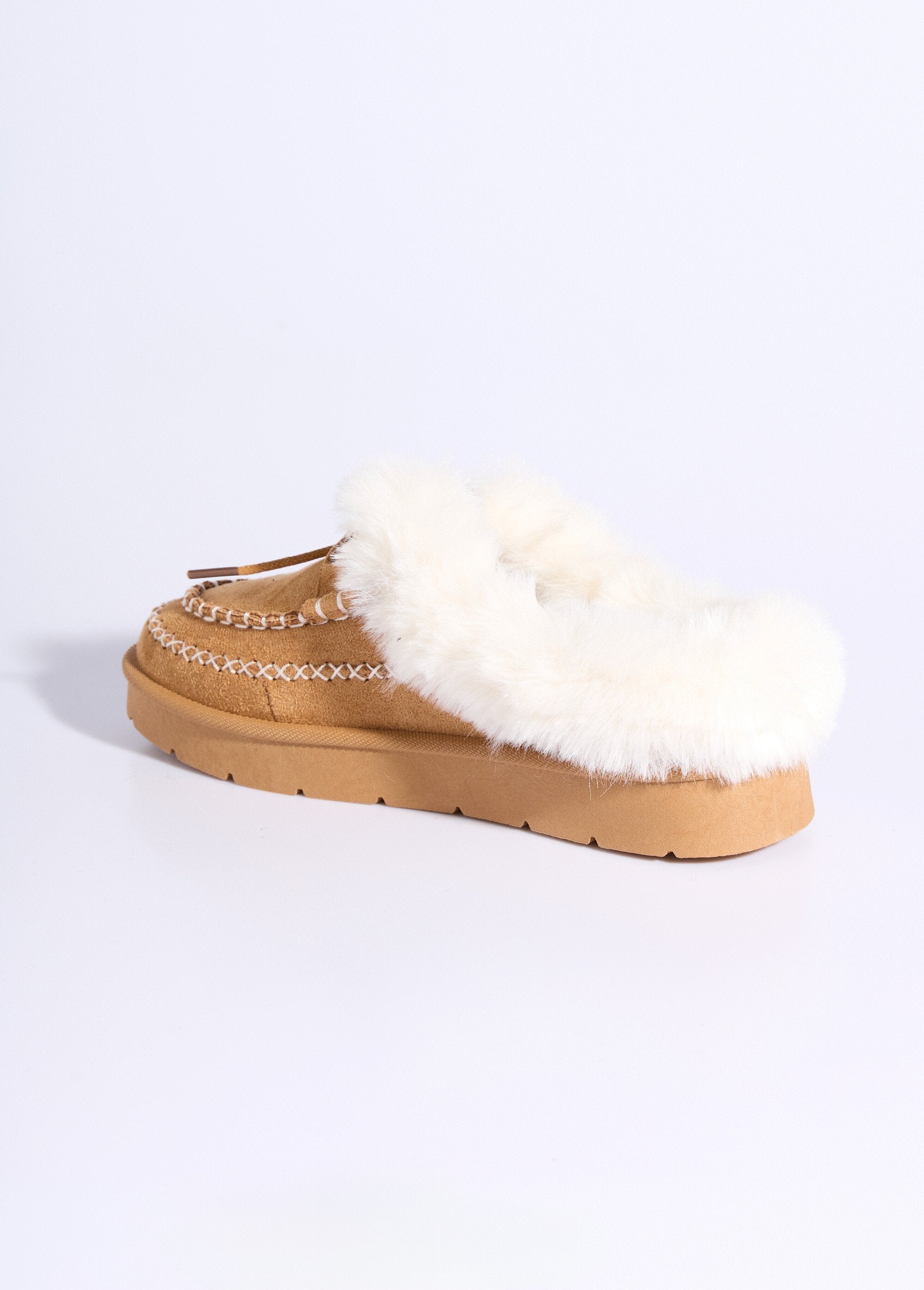 Mocasines_de_piel_y_trenzas_indias_camello_DO1_slim