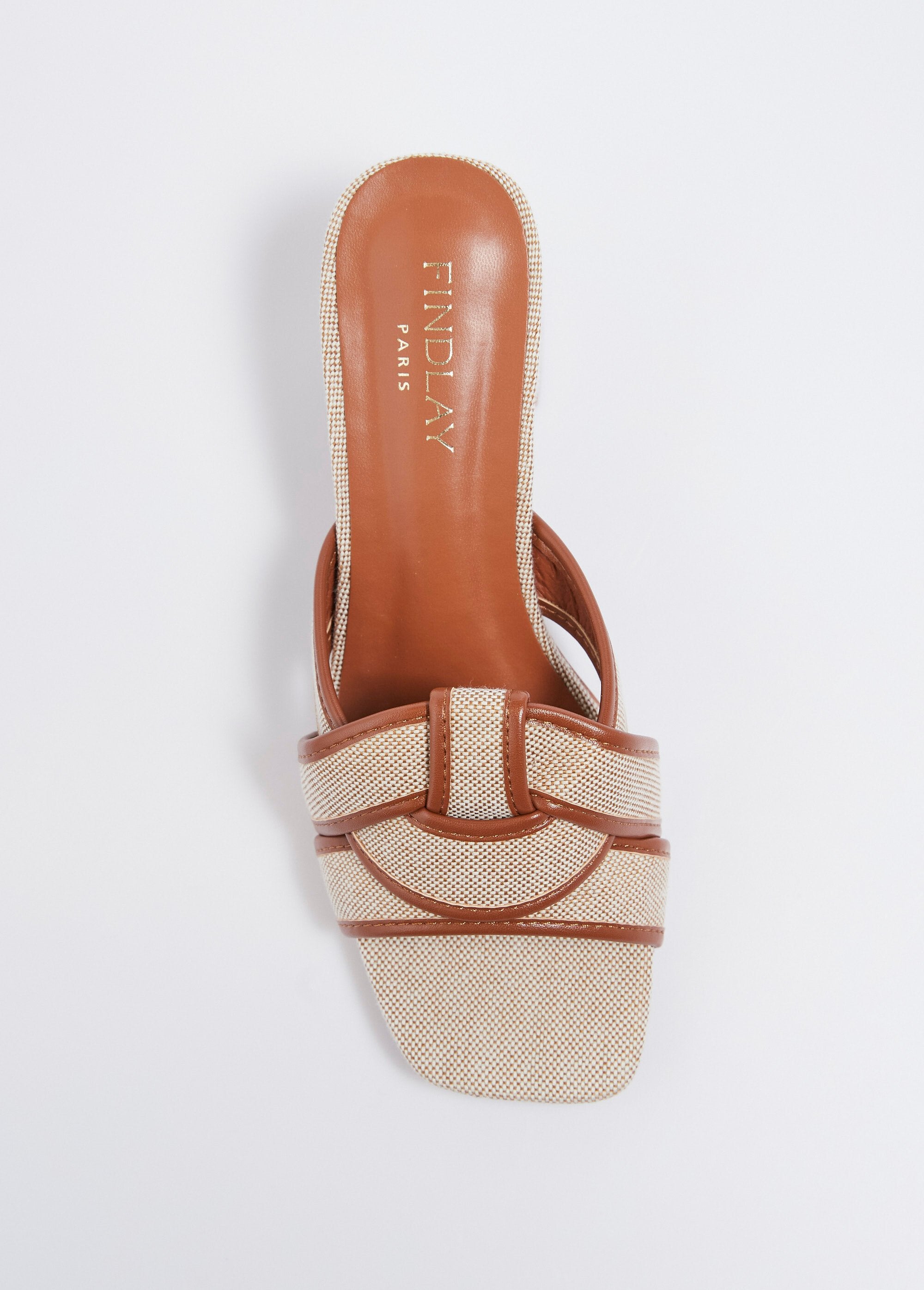 Mules_de_tacón_textil_con_efecto_gráfico_camello_OV1_slim