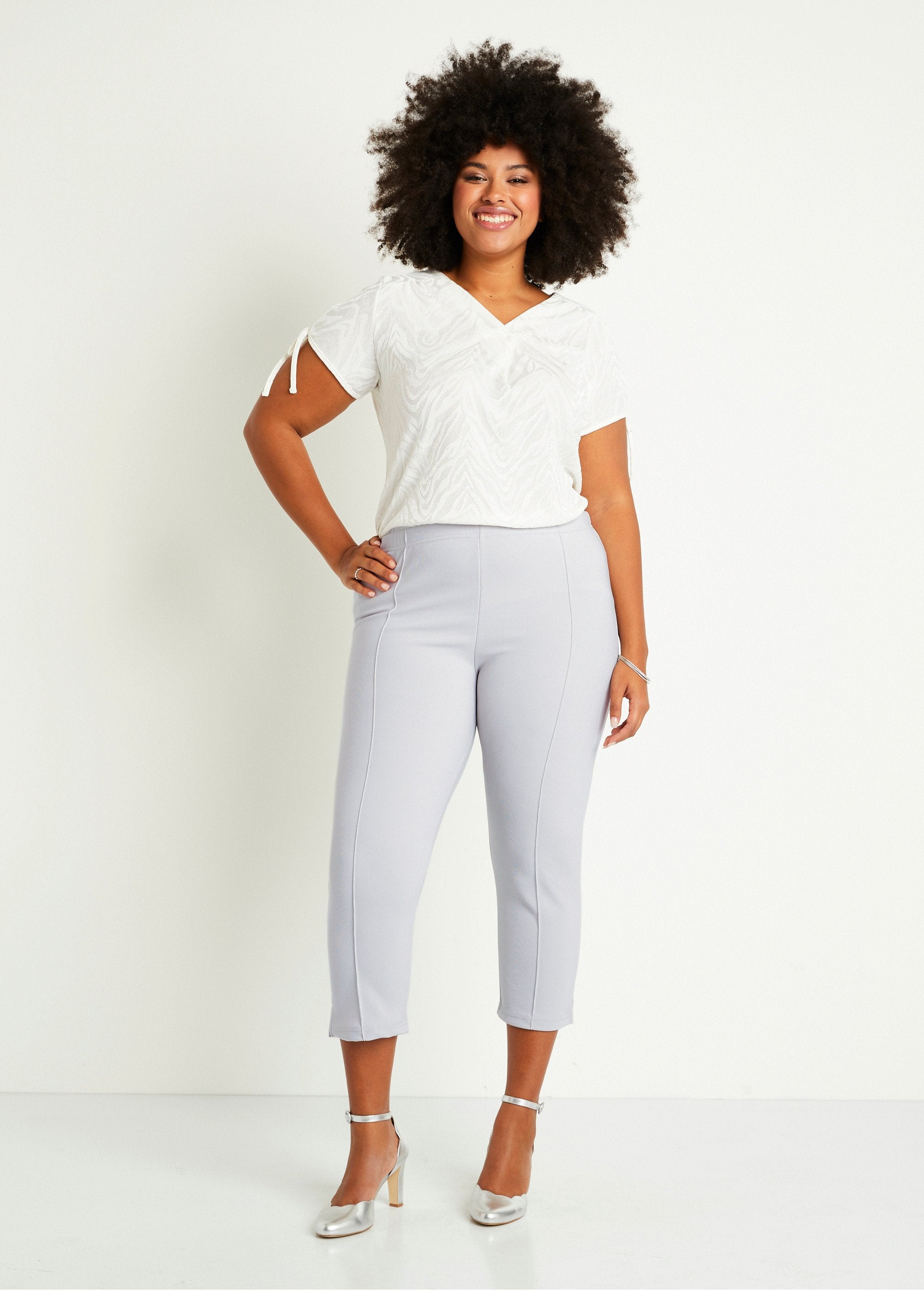 Pantalones_cropped_con_cintura_elástica_de_canalé_Gris_claro_SF1_curvy