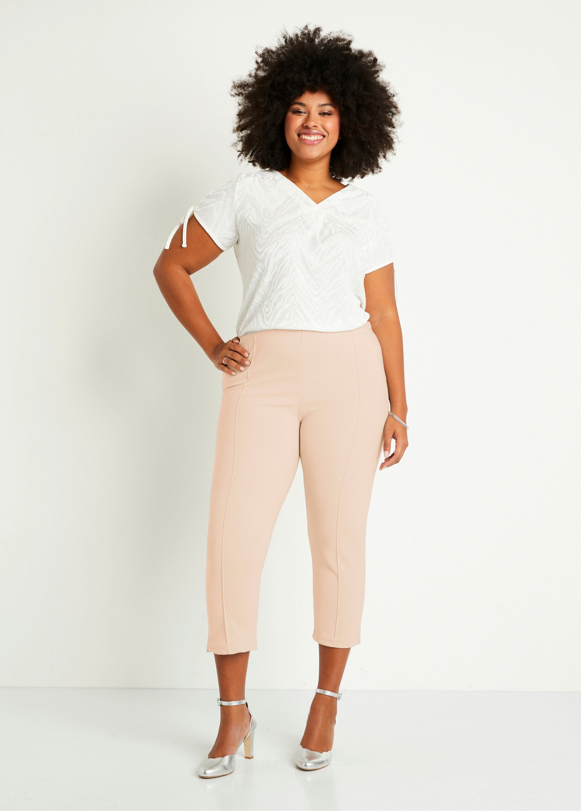 Pantalones_cropped_con_cintura_elástica_de_canalé_Beige_SF1_curvy