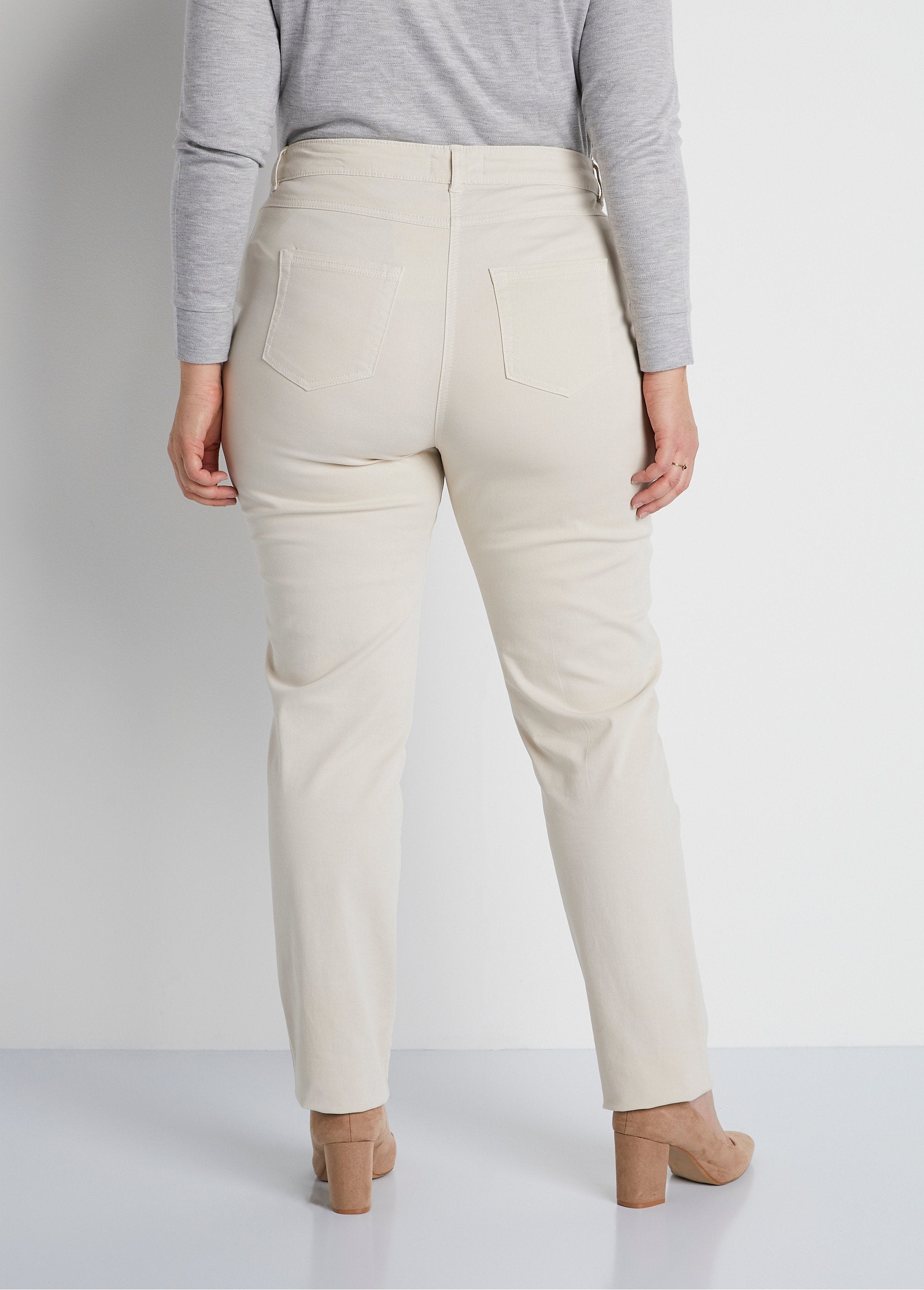 Pantalón_recto_de_cinco_bolsillos_de_algodón_elástico_Beige_DO1_curvy