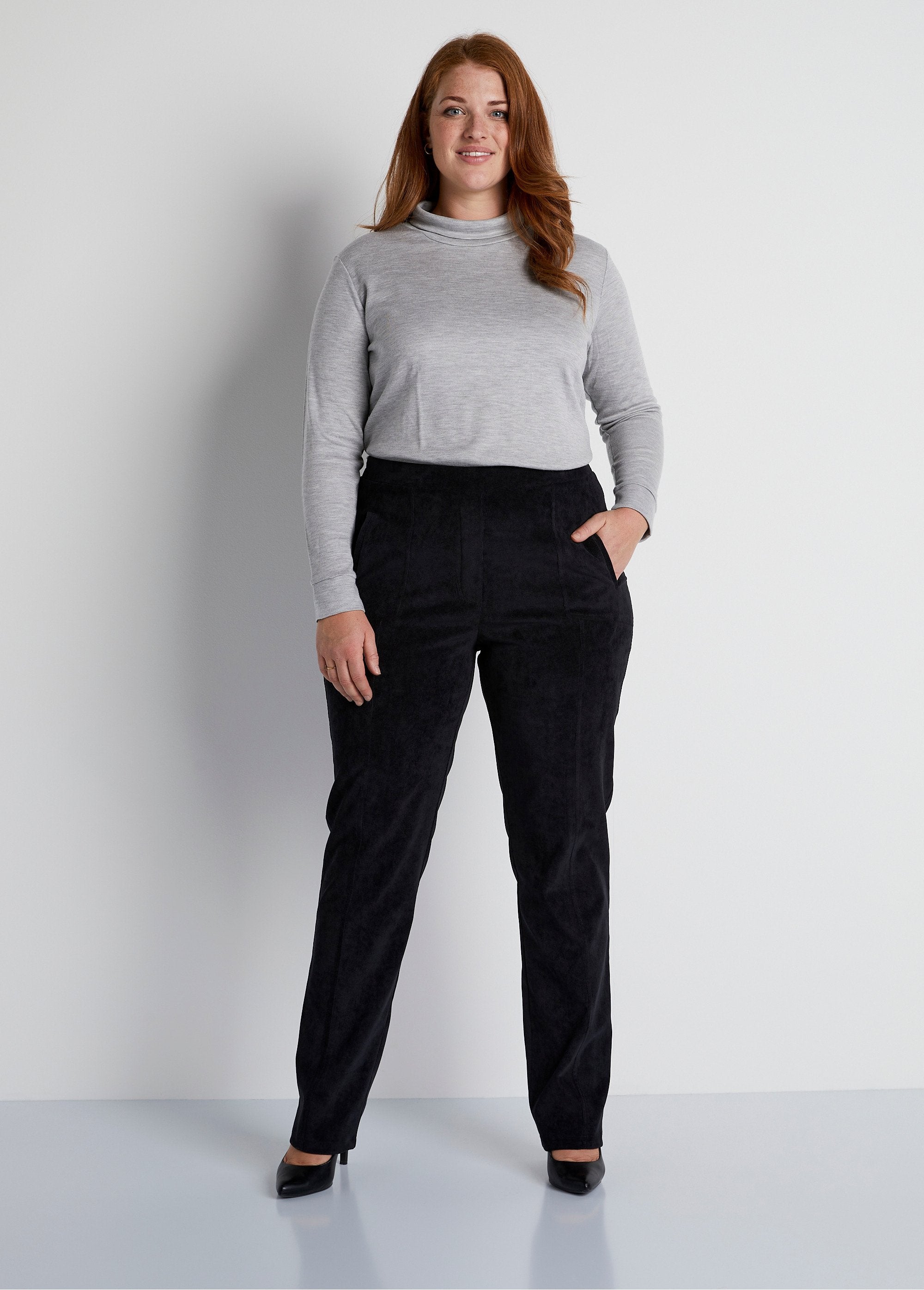 Pantalón_recto_con_cintura_elástica_y_terciopelo_milrayas_Negro_SF1_curvy