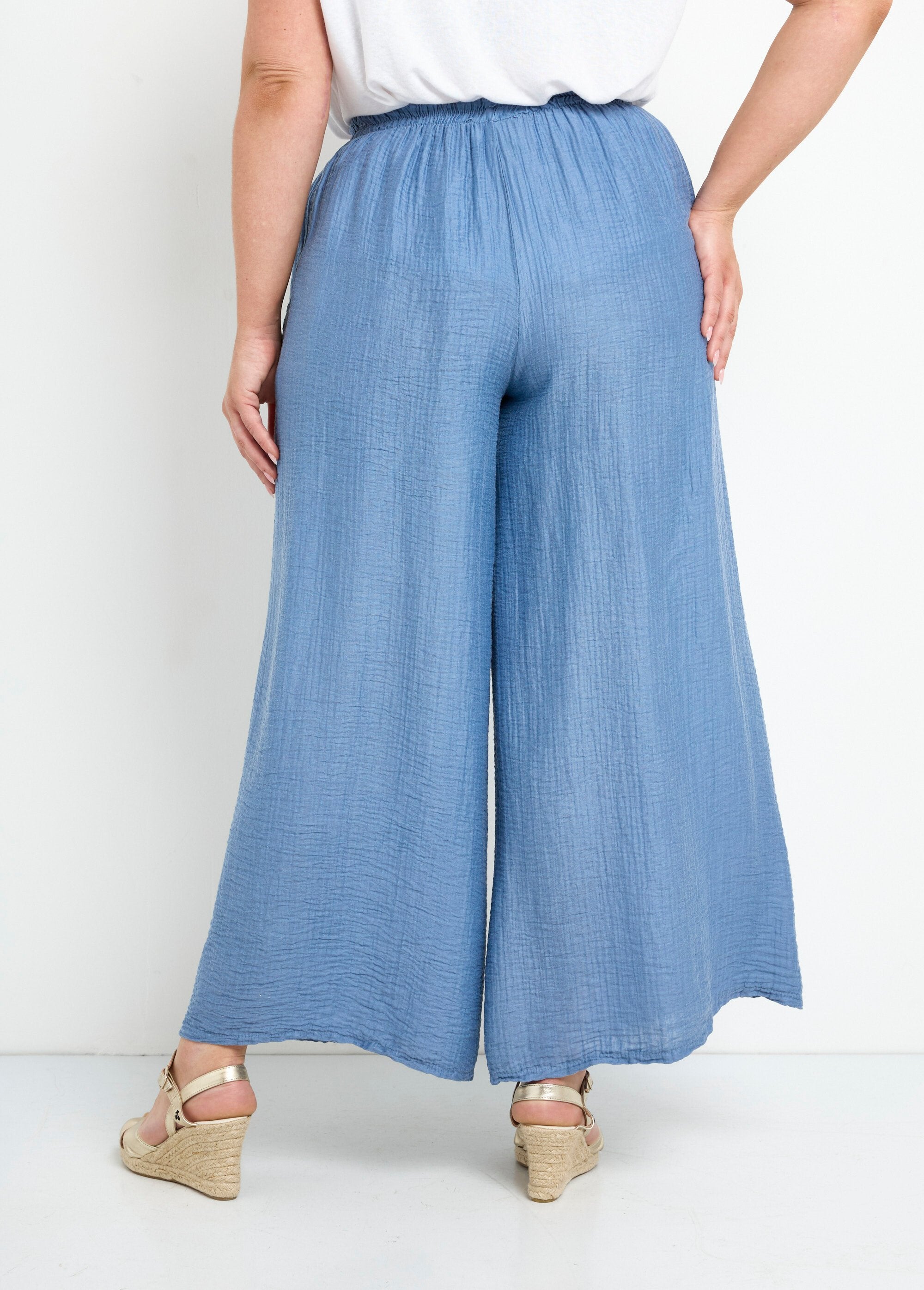Pantalones_anchos_y_fluidos_de_lyocell_vaqueros_azules_DO1_curvy