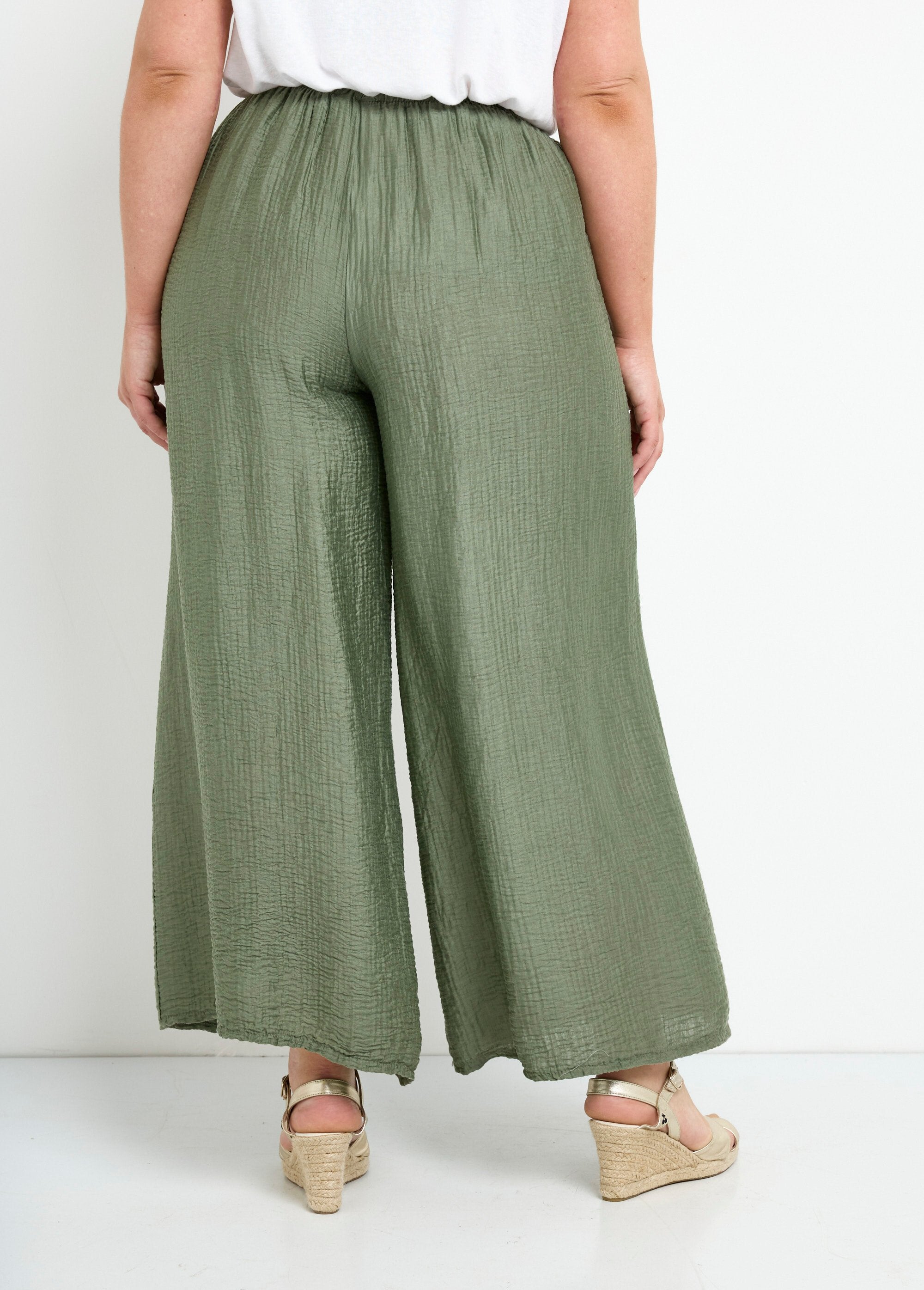 Pantalones_anchos_y_fluidos_de_lyocell_Caqui_DO1_curvy
