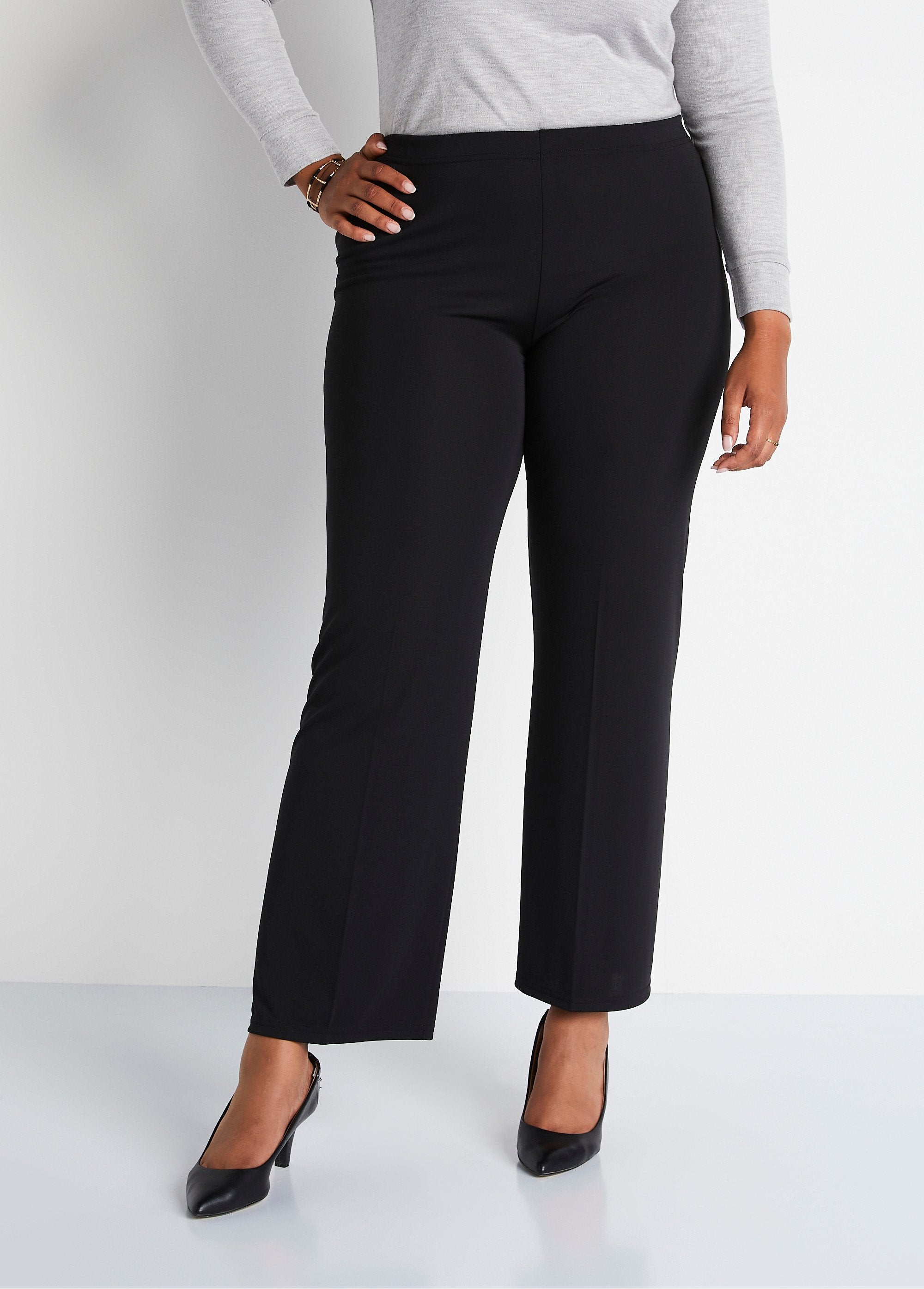 Pantalón_fluido_acampanado_con_cintura_elástica_Negro_FA1_curvy