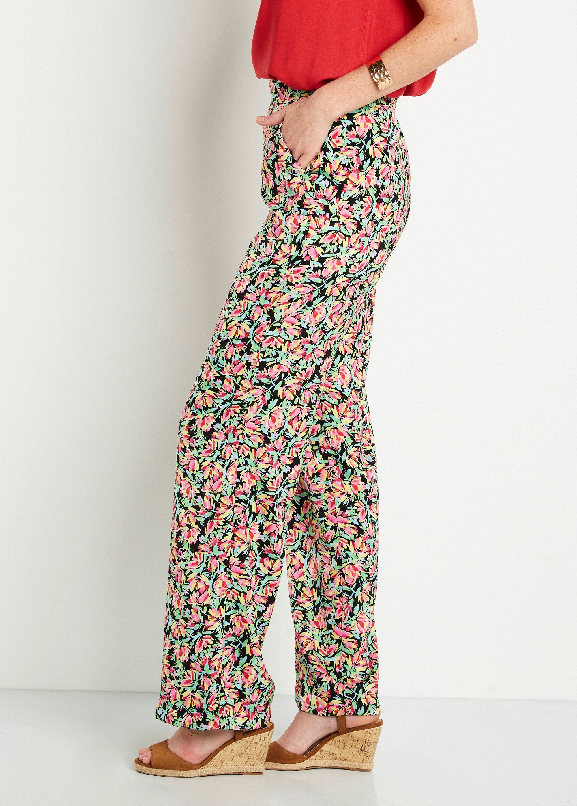 Pantalón_raso_floral_cintura_semielástica_verde_y_rosa_DR1_slim