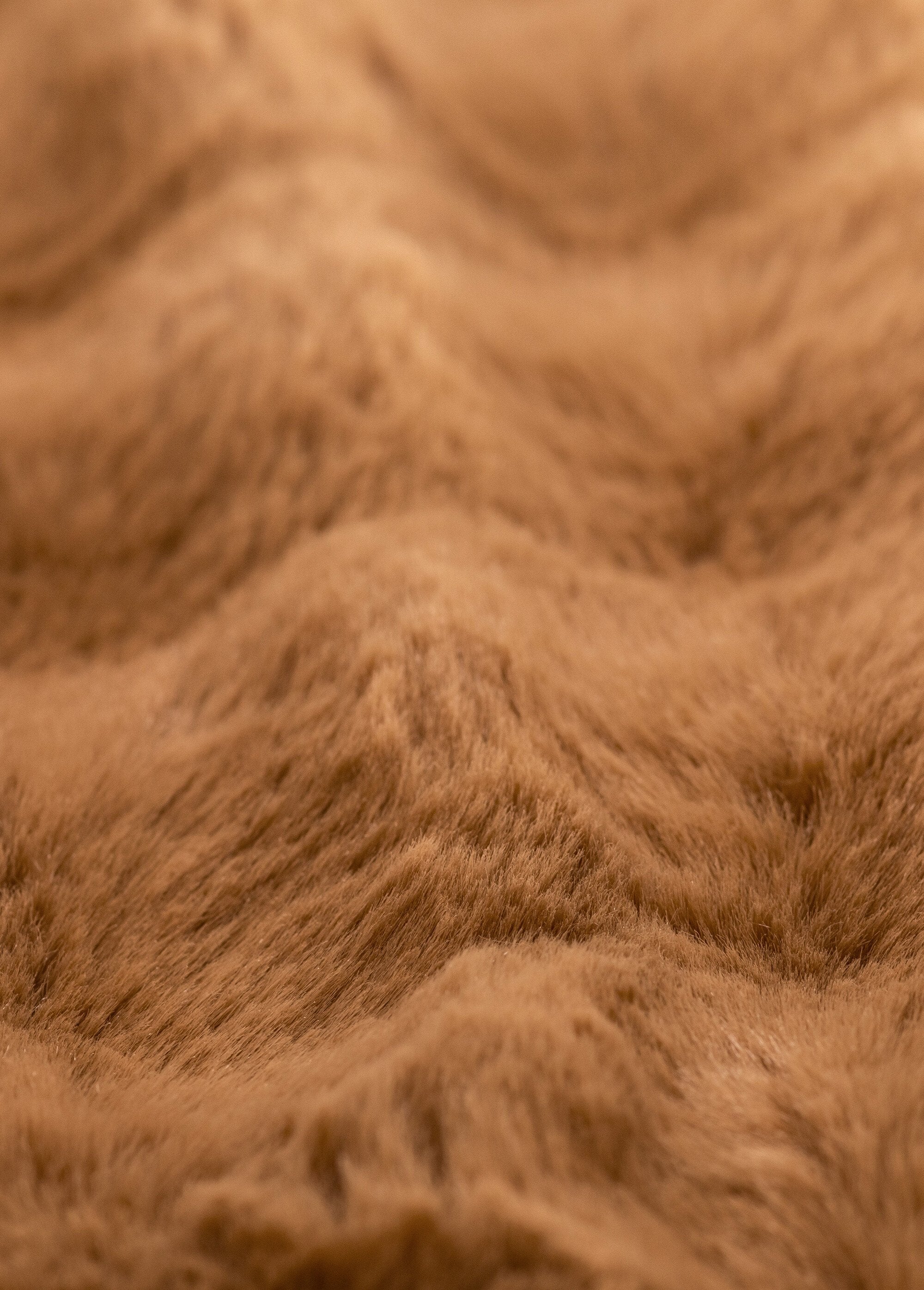 Manta_de_pelo_sintético_acanalado_de_1,8_m_x_1,3_m_Castaño_DE1_slim