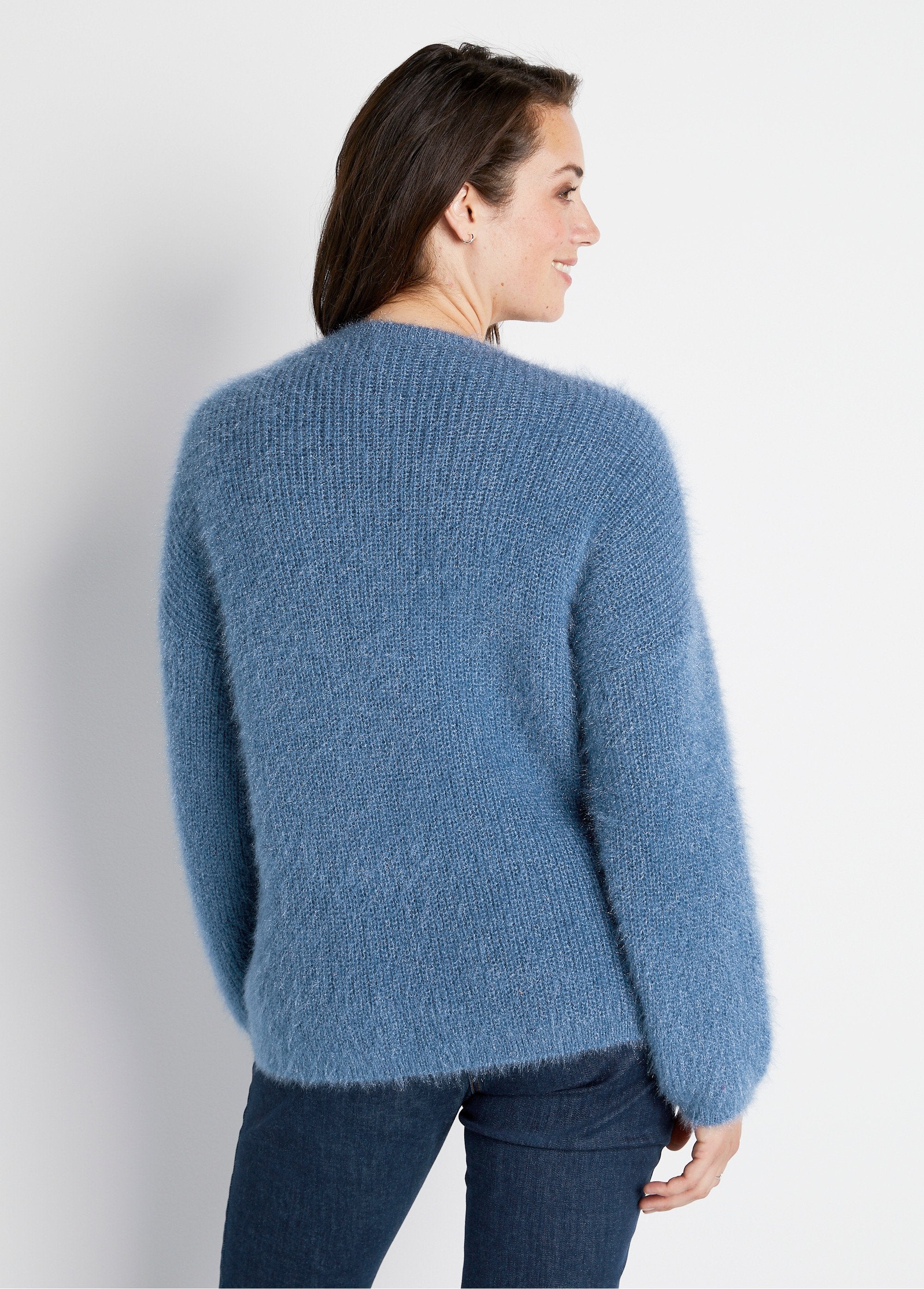 Jersey_de_punto_peludo_con_bloques_de_color_suave_Azul_y_crudo_DO1_curvy