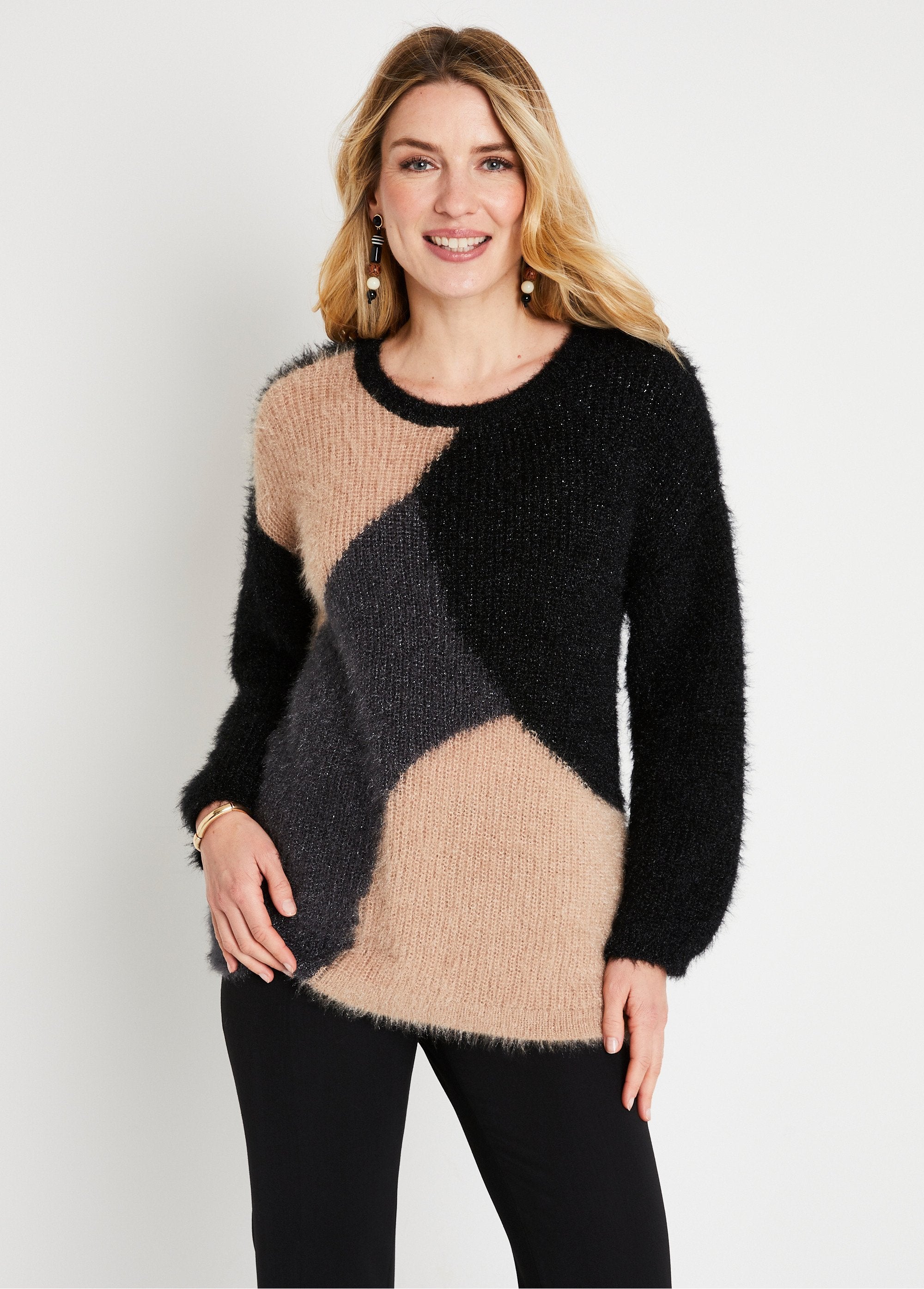 Suave_jersey_de_punto_con_bloques_de_color_Negro_y_beige_FA1_slim