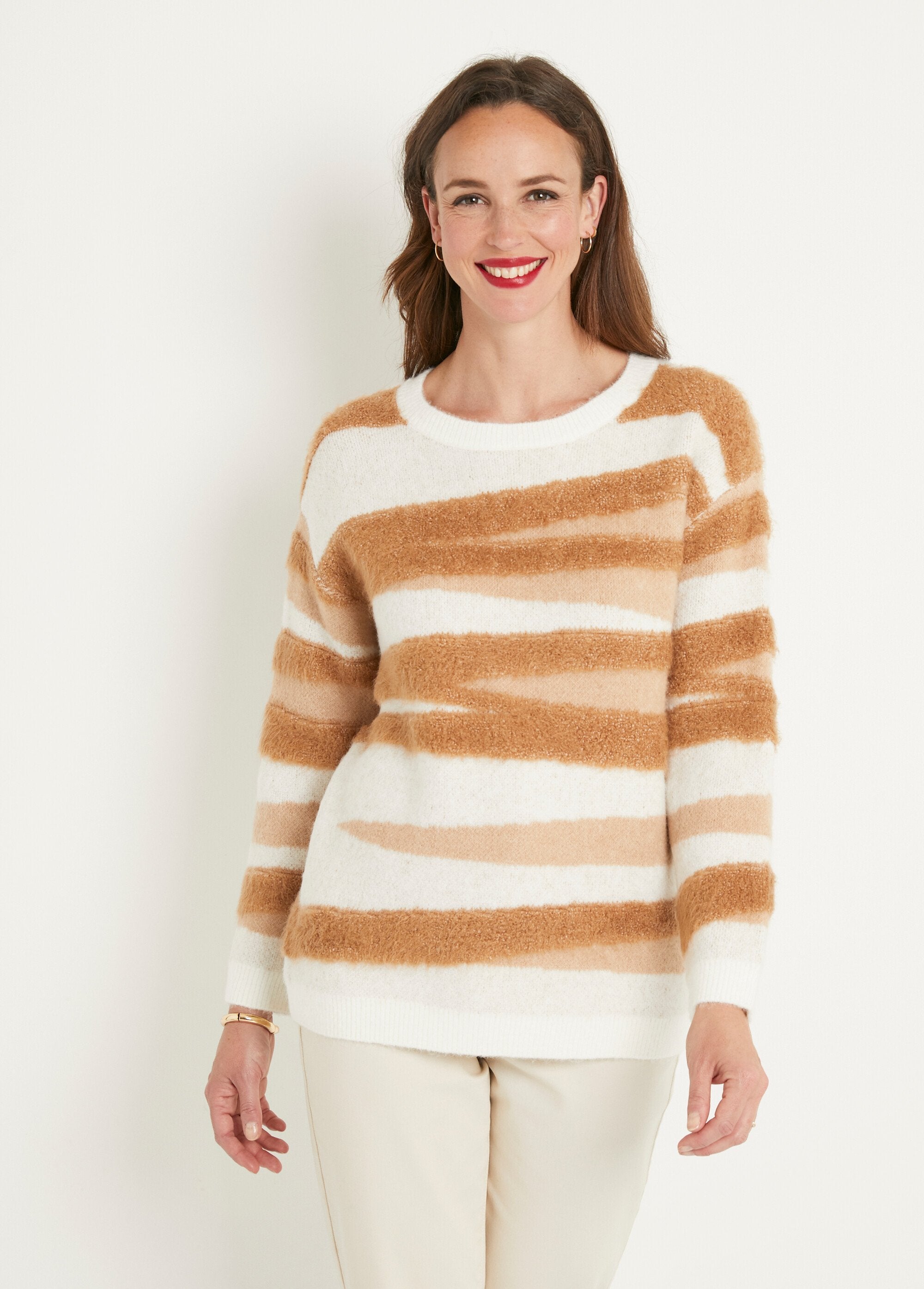 Suave_jersey_de_jacquard_con_cuello_redondo_y_punto_de_pelo_Ecru_et_beige_FA1_slim