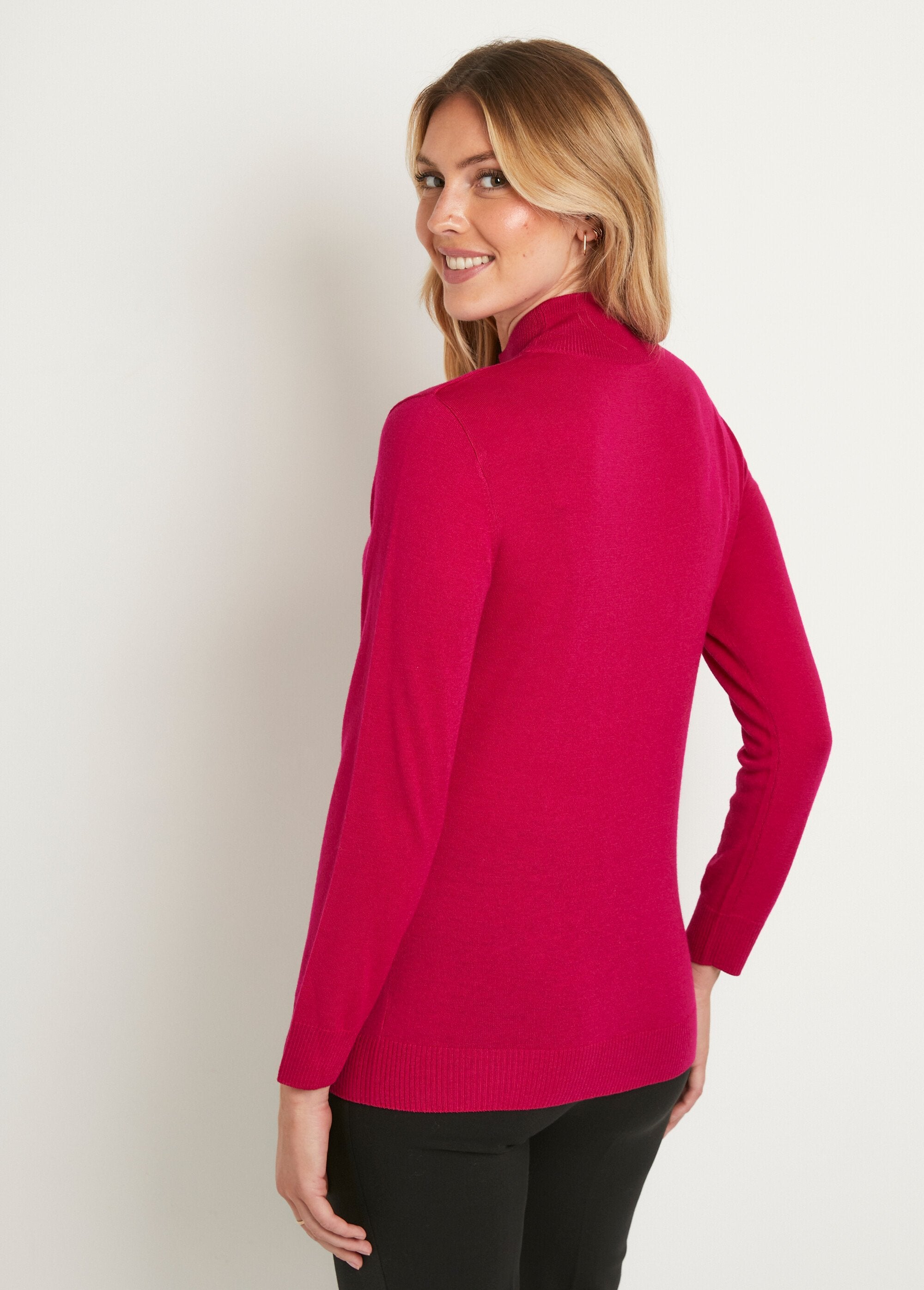 Jersey_liso_de_cuello_alto_en_lana_merino_Cassis_DO1_slim