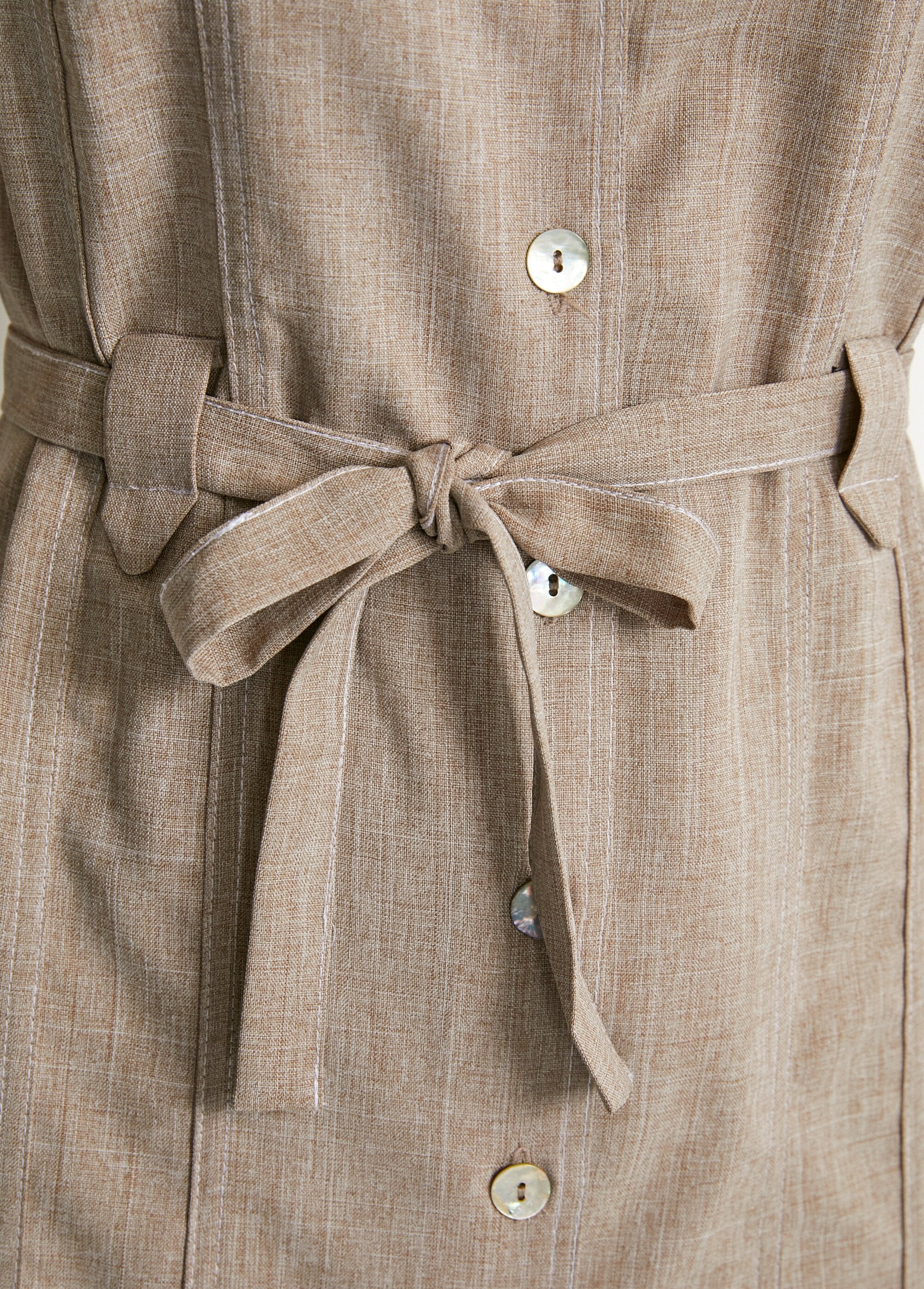 Vestido_blusón_de_corte_recto_y_largo_medio_Beige_DE4_slim