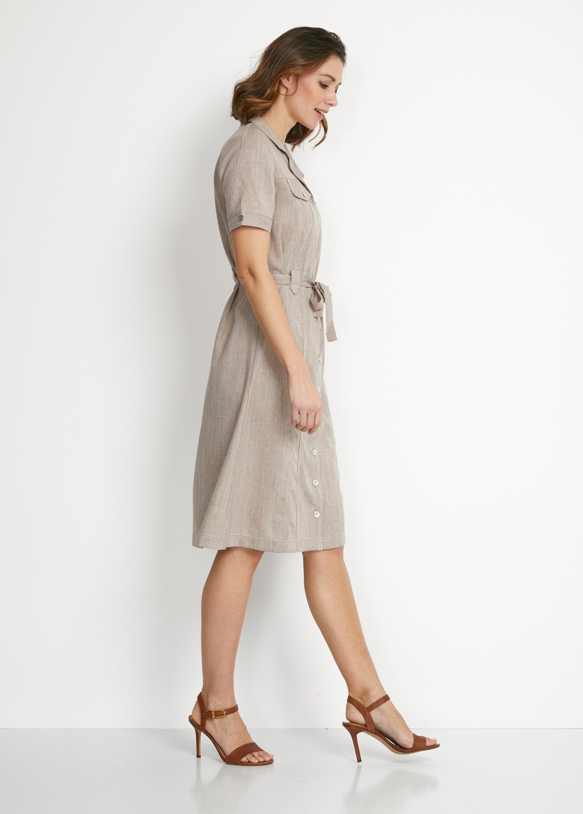 Vestido_blusón_de_corte_recto_y_largo_medio_Beige_DR1_slim