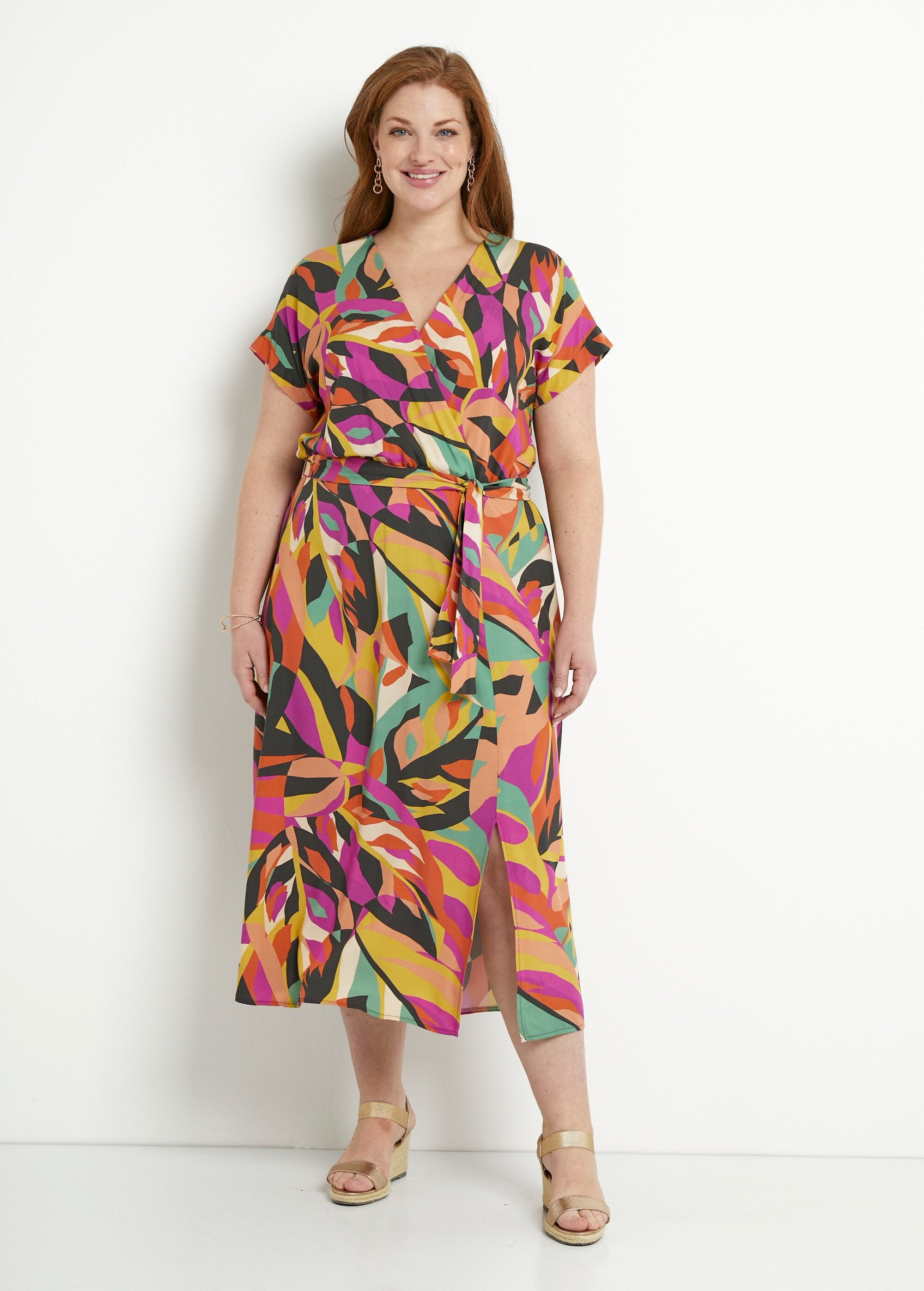 Vestido_cruzado_multicolor_con_abertura_Multicolor_FA1_curvy