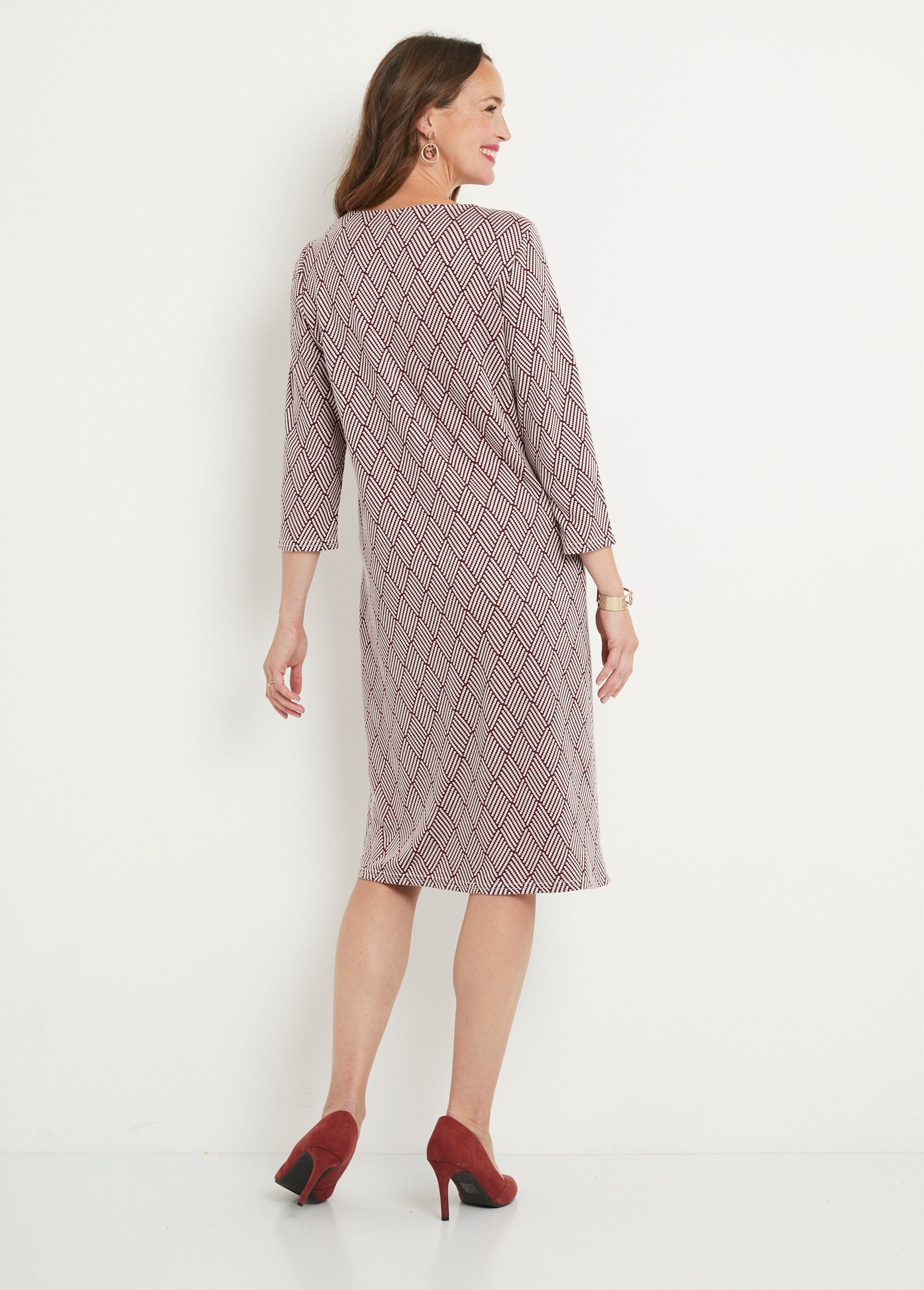 Vestido_corto_recto_en_jacquard_gráfico_Bordeaux_et_ecru_DO1_slim