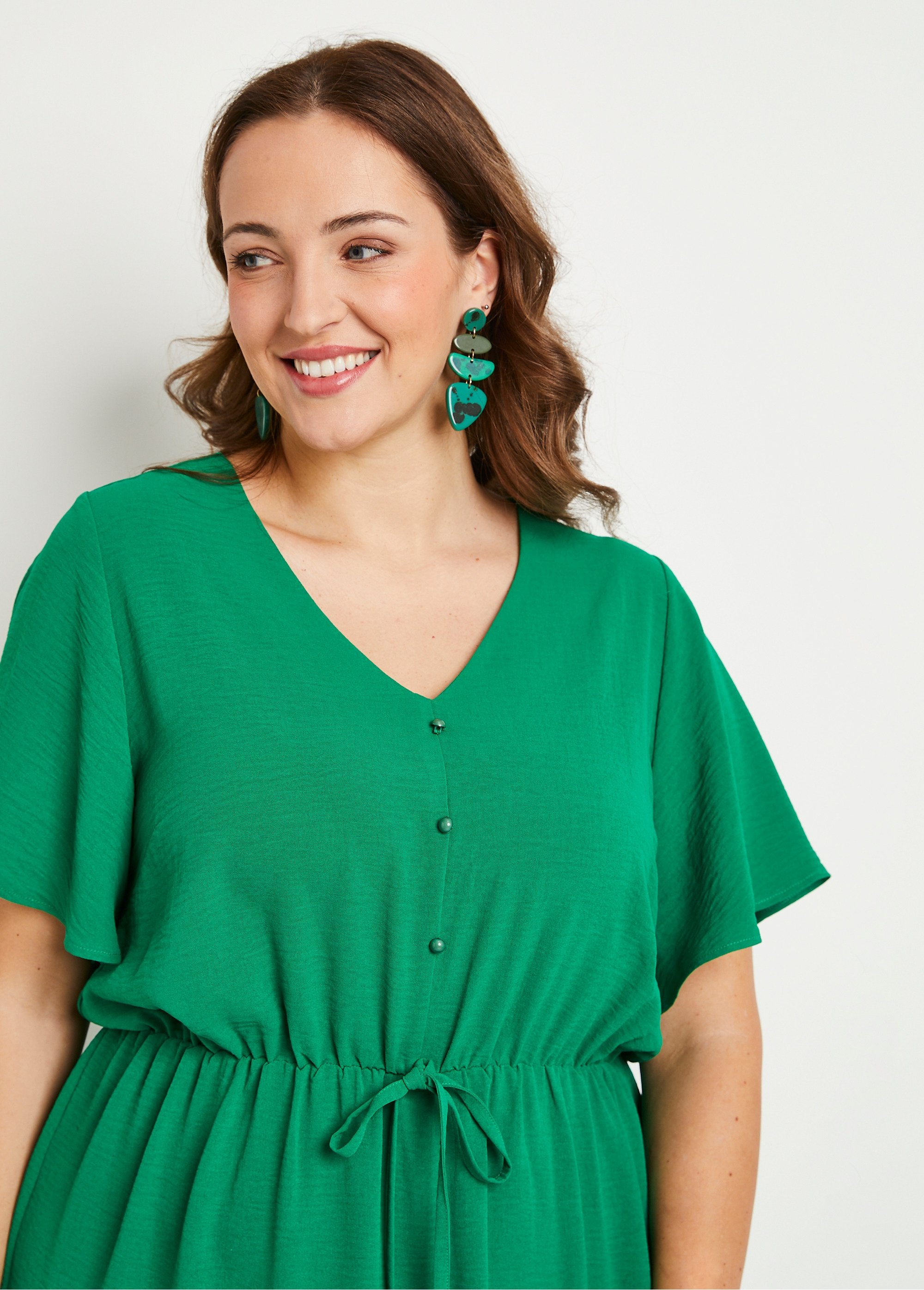 Vestido_corto_liso_evasé_Verde_DE1_curvy