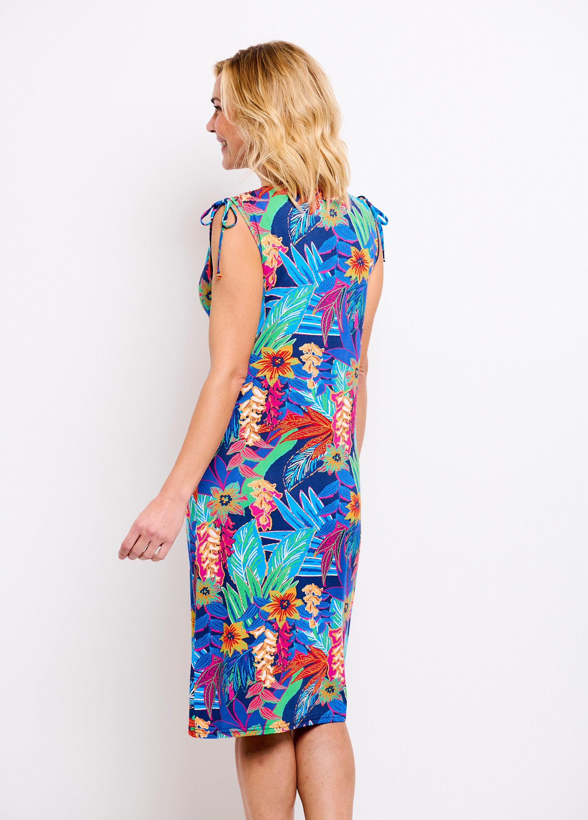 Vestido_corto_sin_mangas_con_estampado_floral_tropical_Azul_y_rojo_DO1_slim