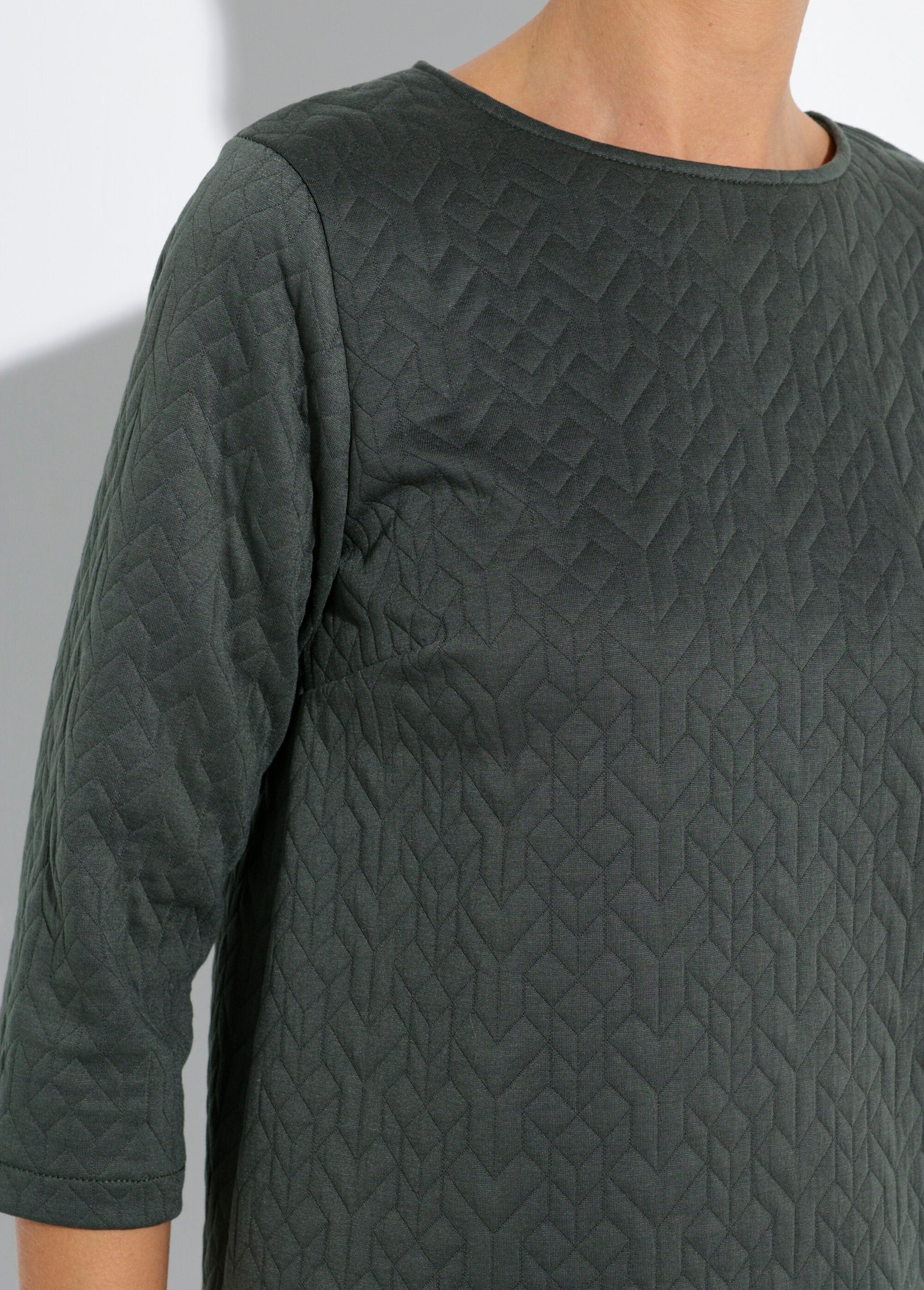 Vestido_de_punto_con_mangas_3/4_y_patrón_de_origami_Caqui_DE1_slim