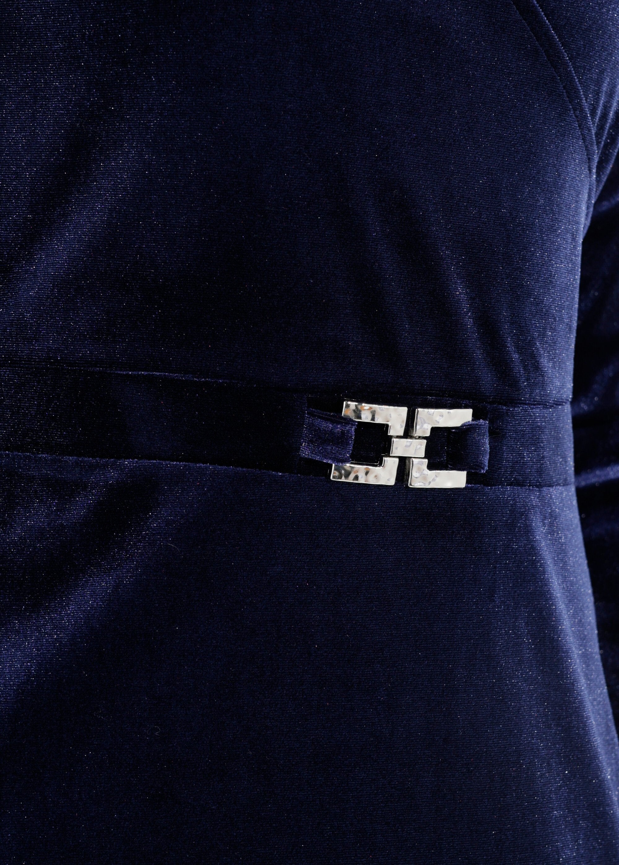 elegante_vestido_de_terciopelo_con_escote_redondo_Marina_DE2_slim