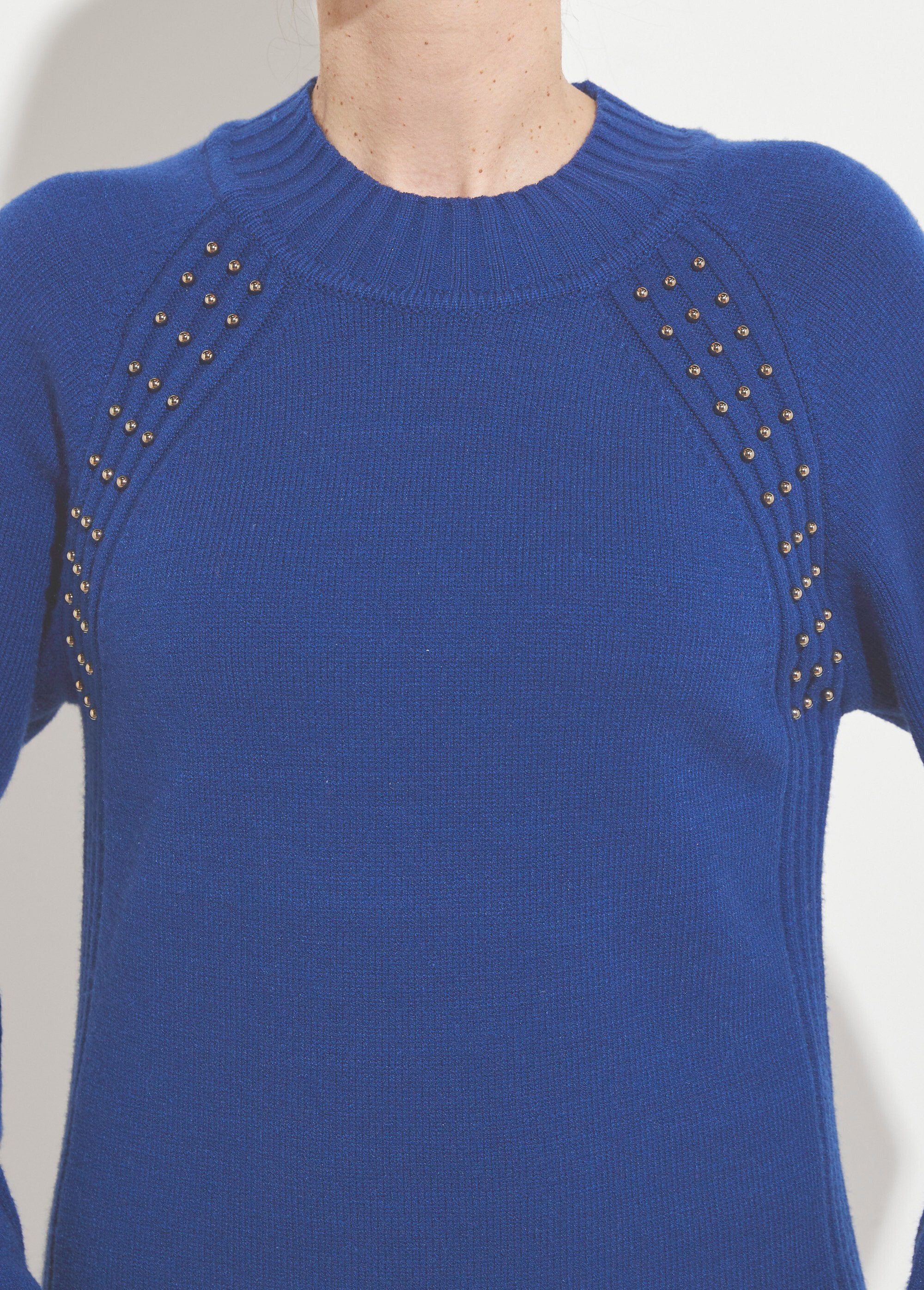 Vestido_de_jersey_de_cuello_alto_con_detalles_de_canalé_con_cuentas_Azul_DE1_slim