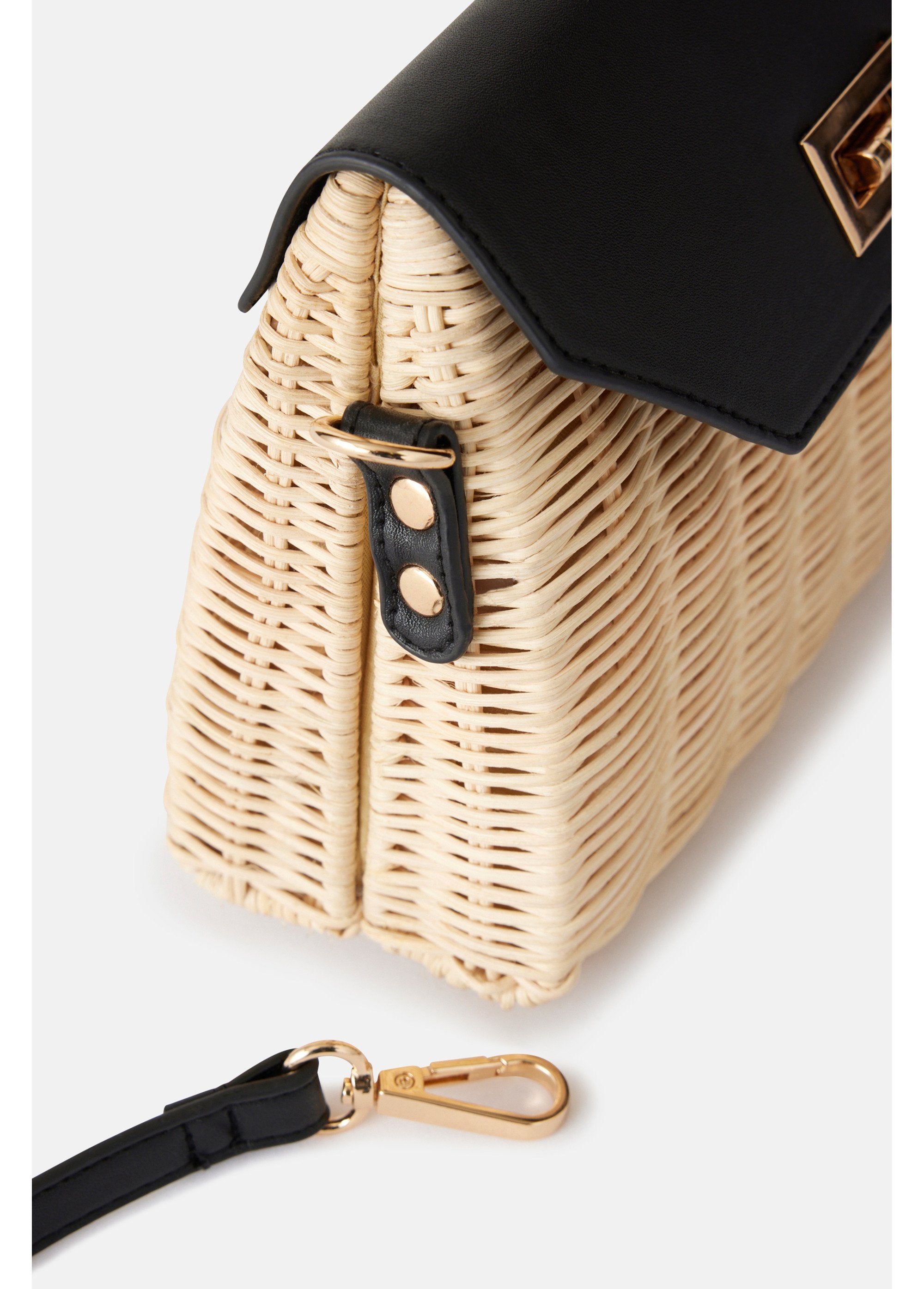 Bolso_bandolera_de_ratán_tejido_bicolor_Natural_y_negro_DE3_slim