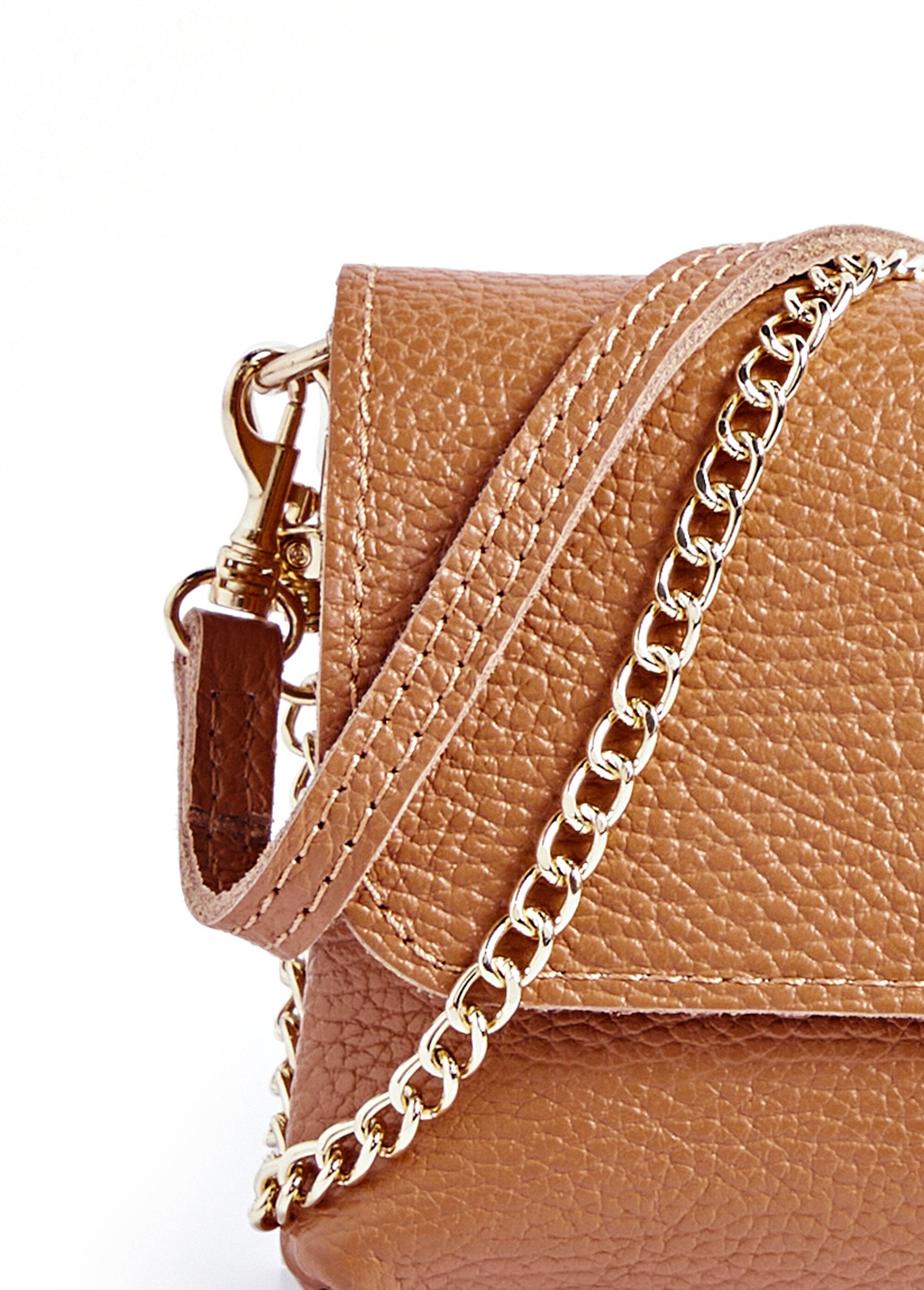 Bolso_de_mano_de_piel_con_cierre_metálico_camello_DE1_slim
