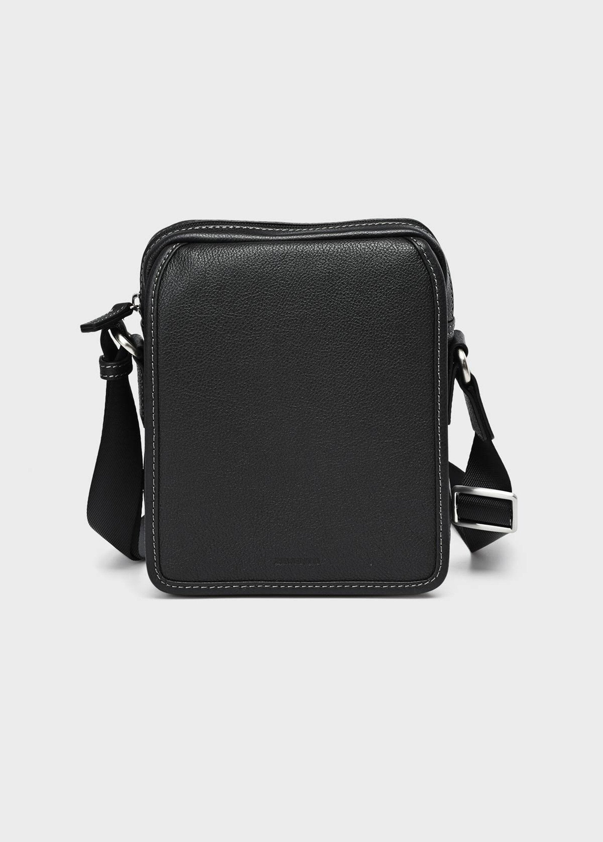 Bolso_masculino_de_piel_con_solapa_Negro_FA1_slim