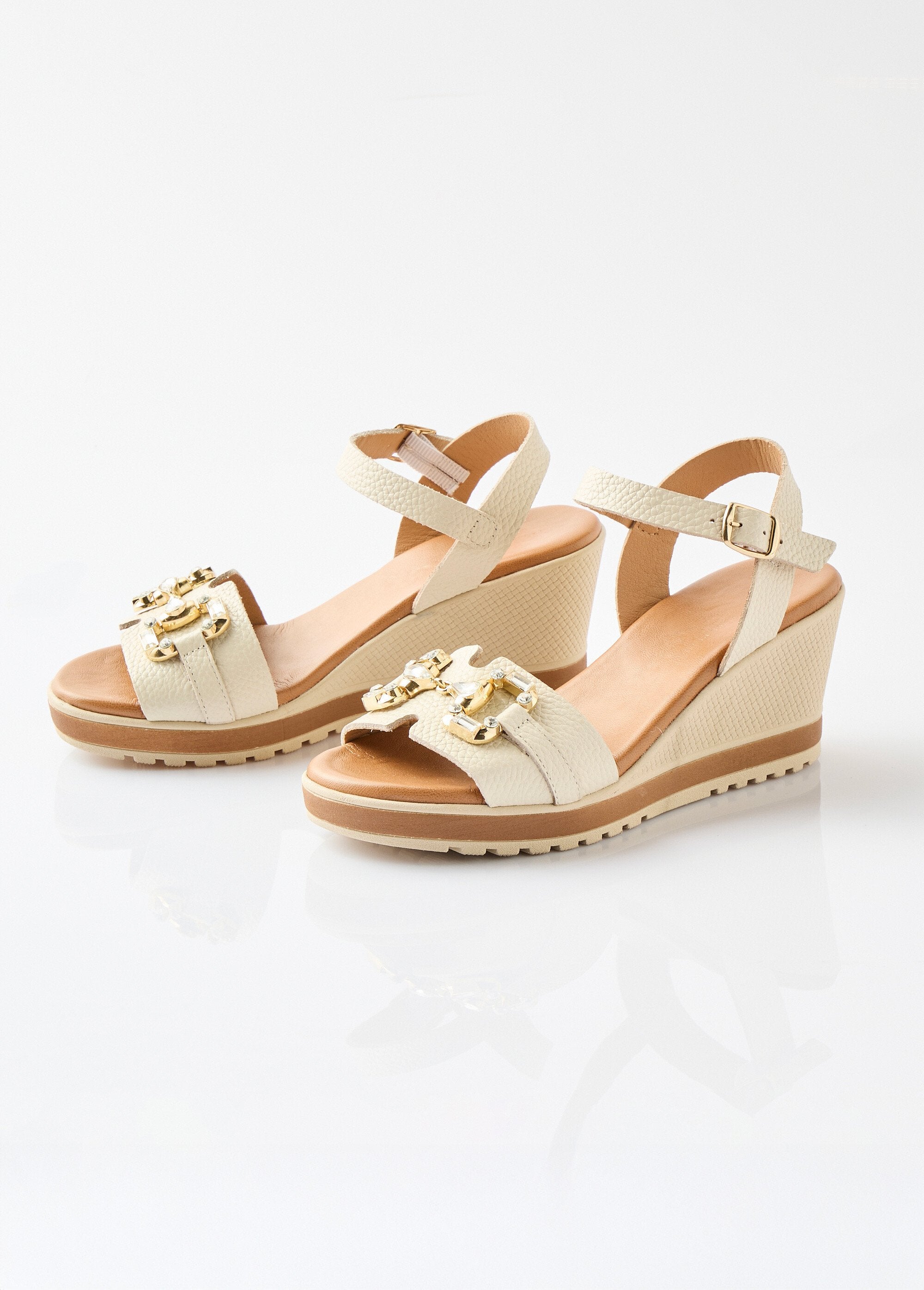 Sandalias_de_cuña_anchas_de_piel_elegantes_y_cómodas_Beige_DE1_slim
