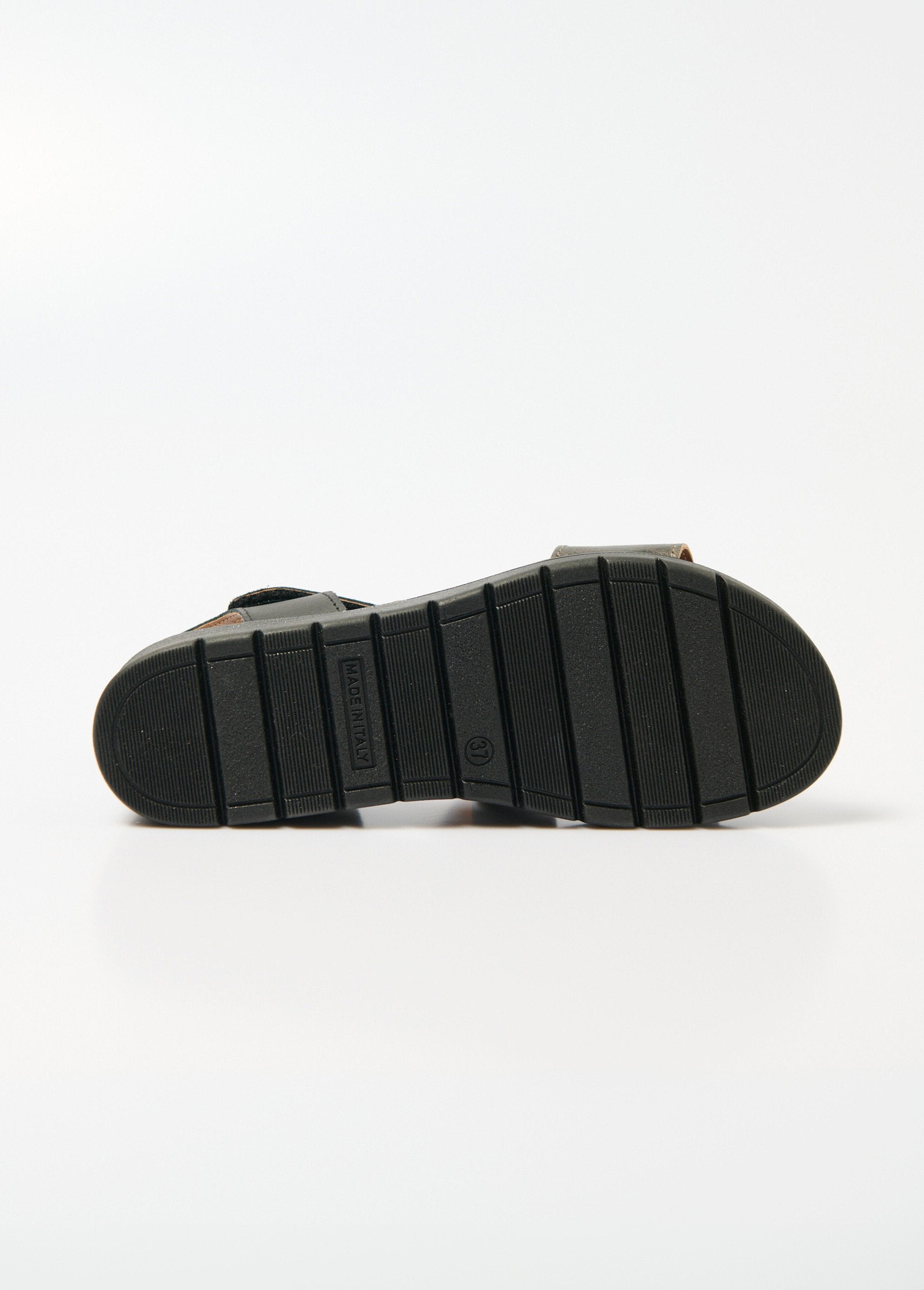 Sandalias_anchas_de_piel_con_cuña_rayada_Negro_UN1_slim