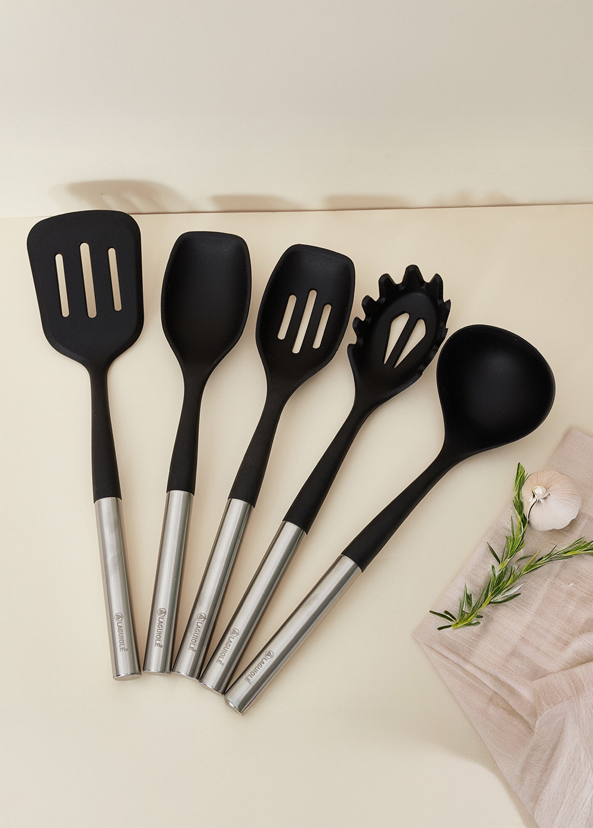 Set_5_ustensiles_en_silicone_+_pot_inox_Gris_et_noir_SF1_slim