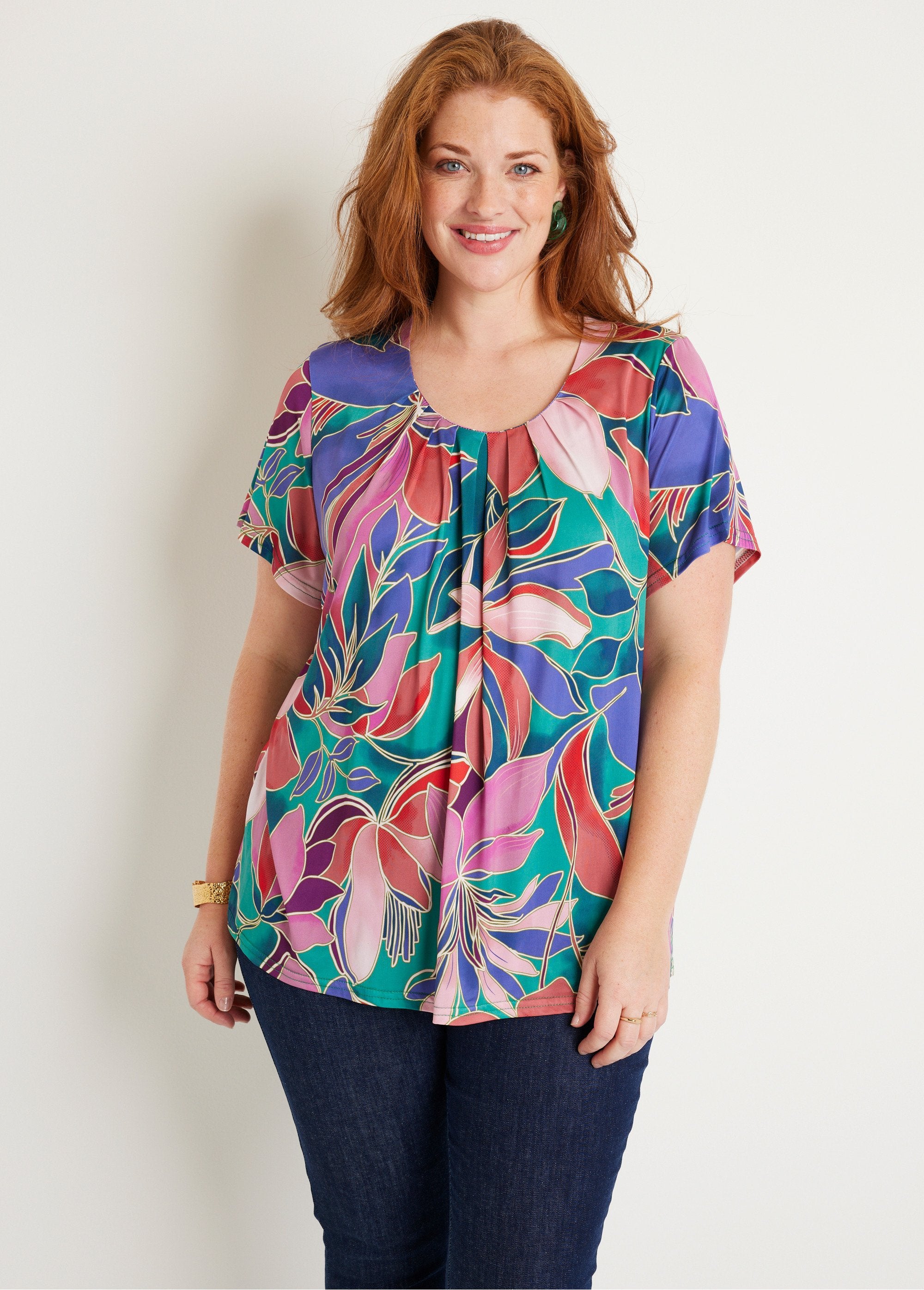 Camiseta_holgada_floral_larga_con_manga_corta_rosa_y_verde_FA1_curvy