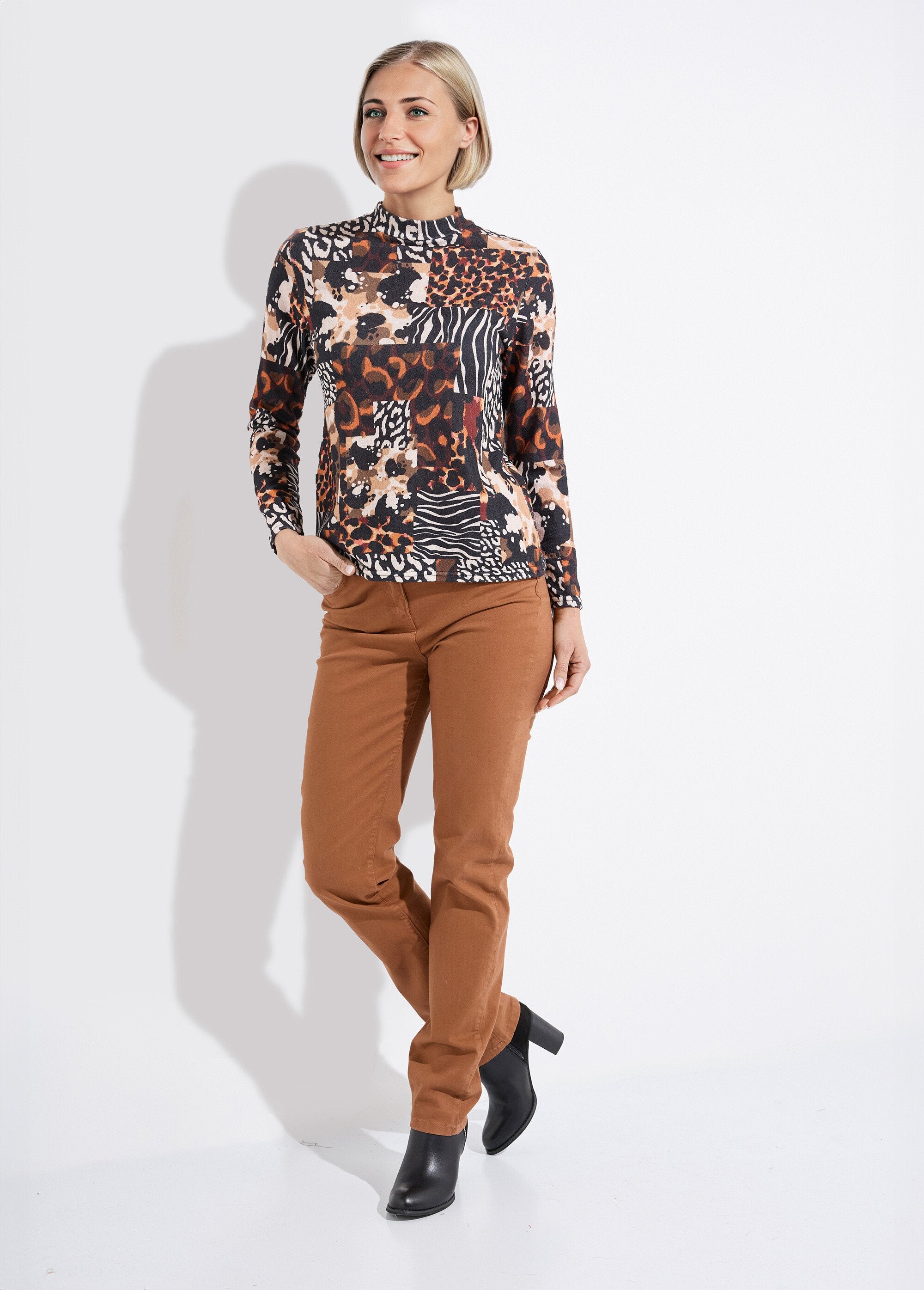 Camiseta_de_cuello_alto_con_estampado_animal_de_punto_cálido_Negro_y_naranja_SF1_slim