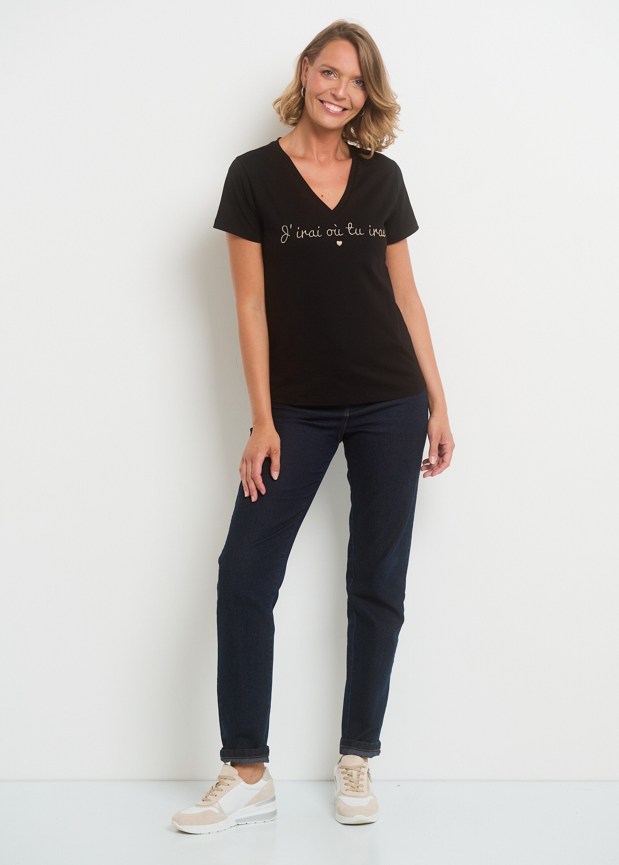 Camiseta_de_manga_corta_y_cuello_en_V_con_mensaje_Negro_SF1_slim