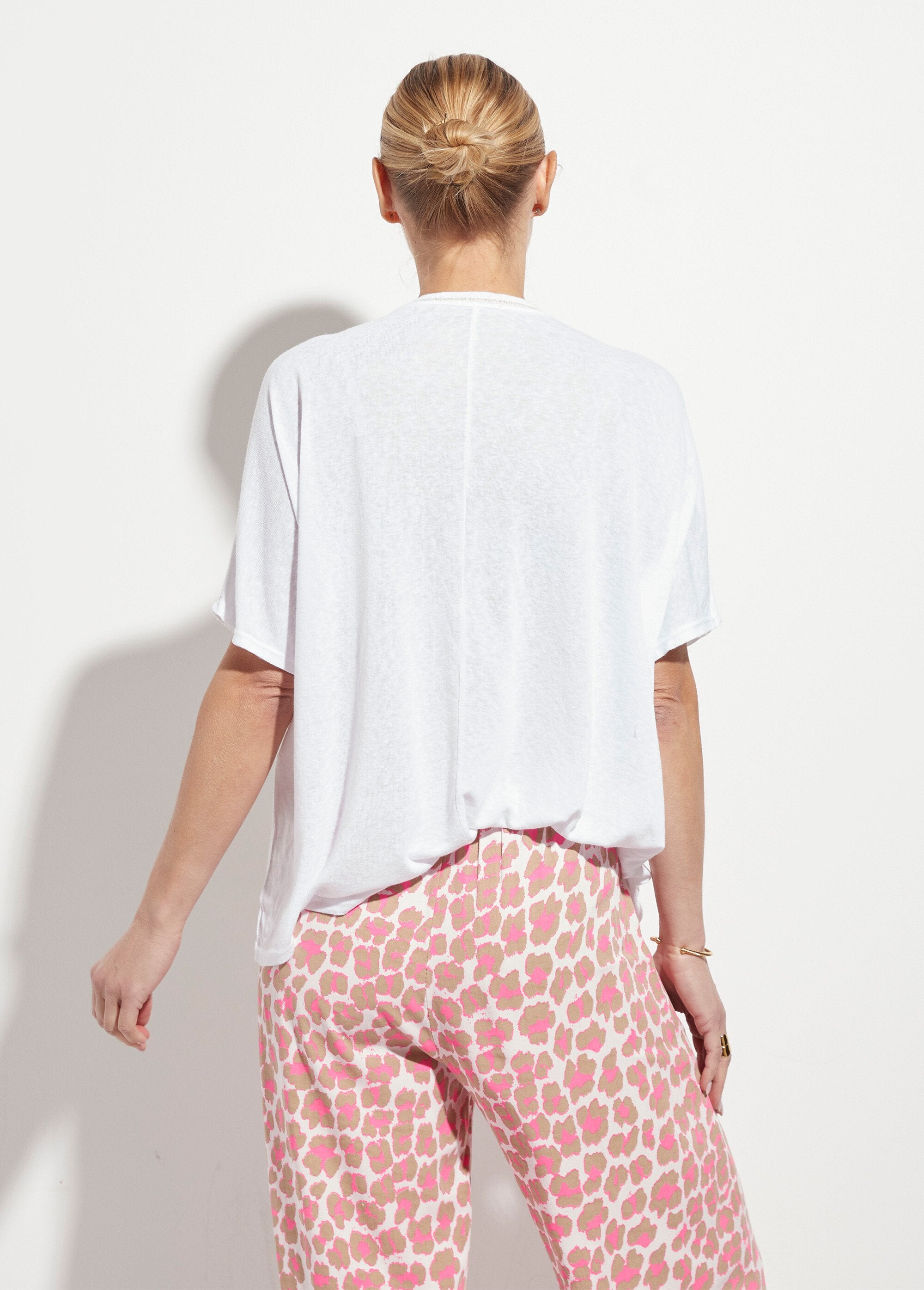 Camiseta_metalizada_con_cuello_en_V_y_mangas_kimono_Blanco,_Blanca_DO1_slim