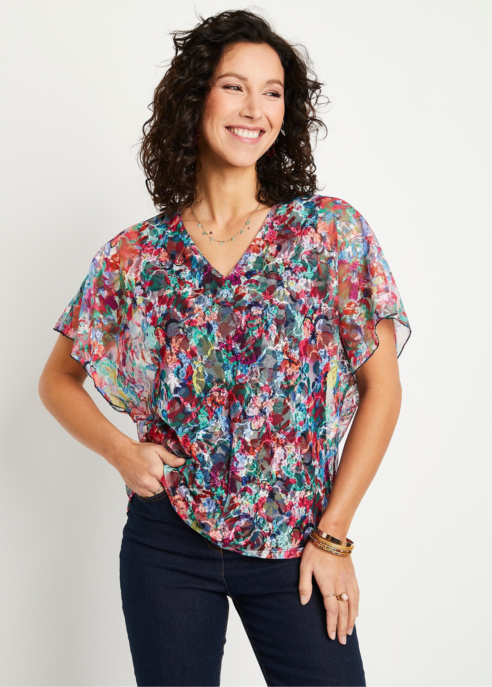 Camiseta_corta_encaje_floral_fucsia_y_azul_FA1_slim