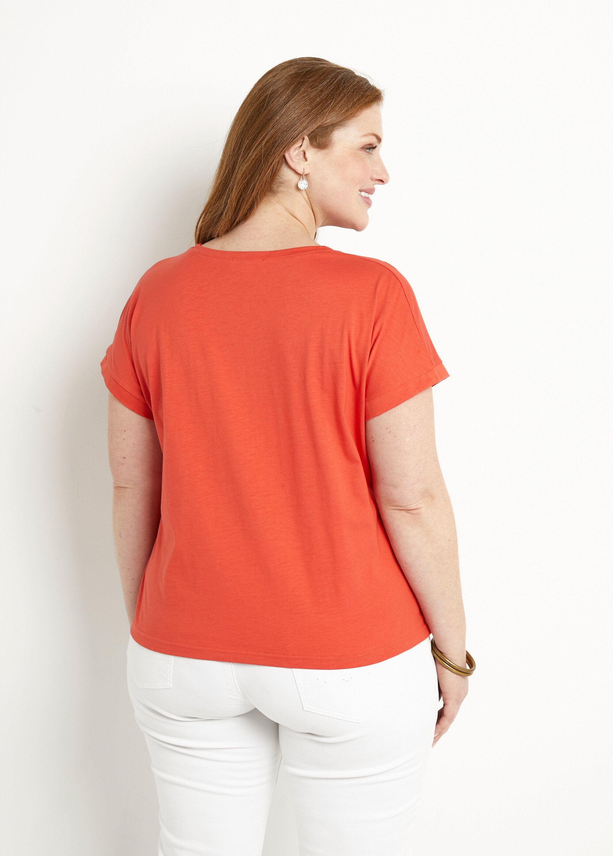Camiseta_lisa_de_manga_corta_con_bordado_calado_Capuchina_DO1_curvy